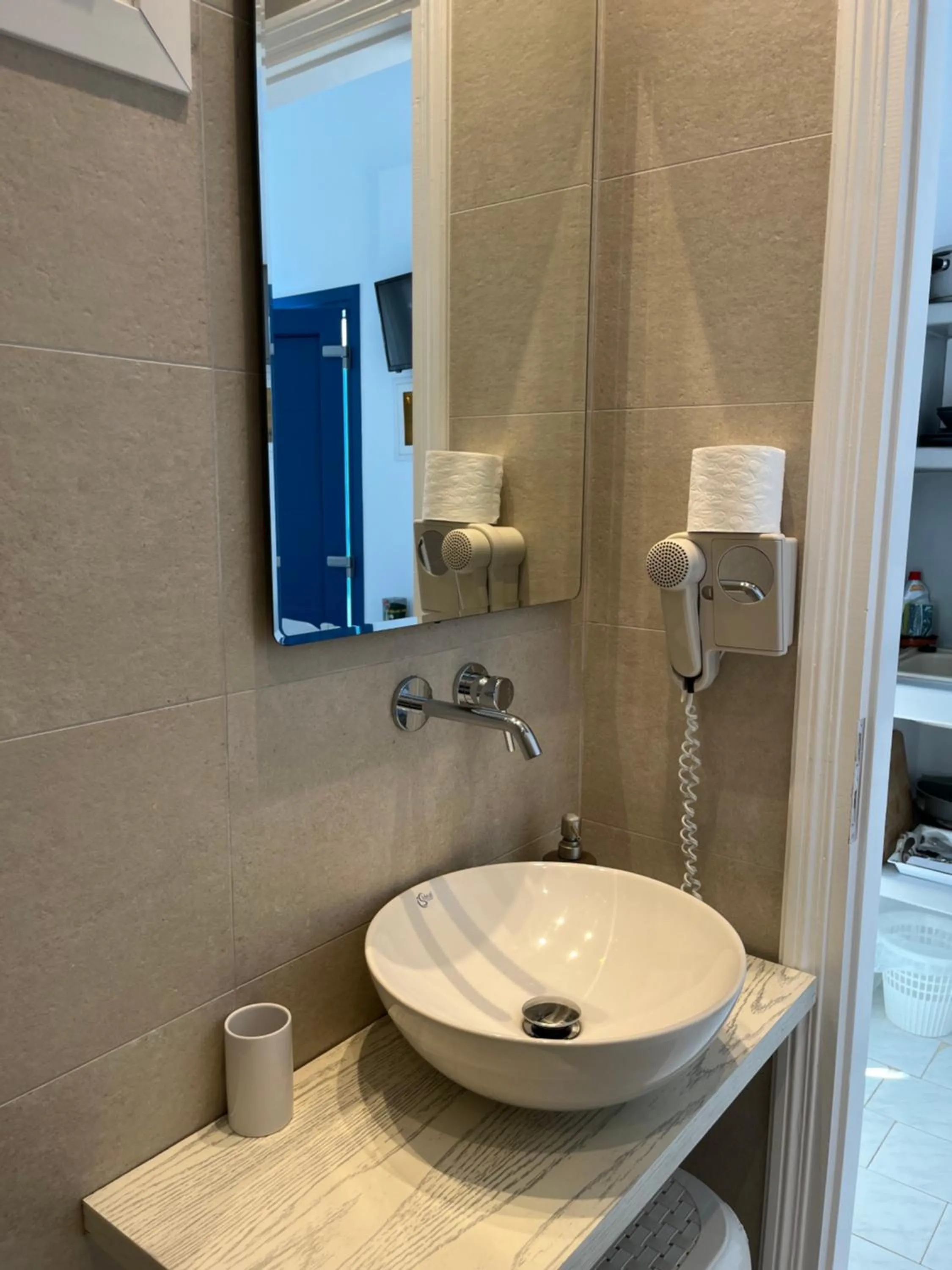 Bathroom in Captain Stavros Milos