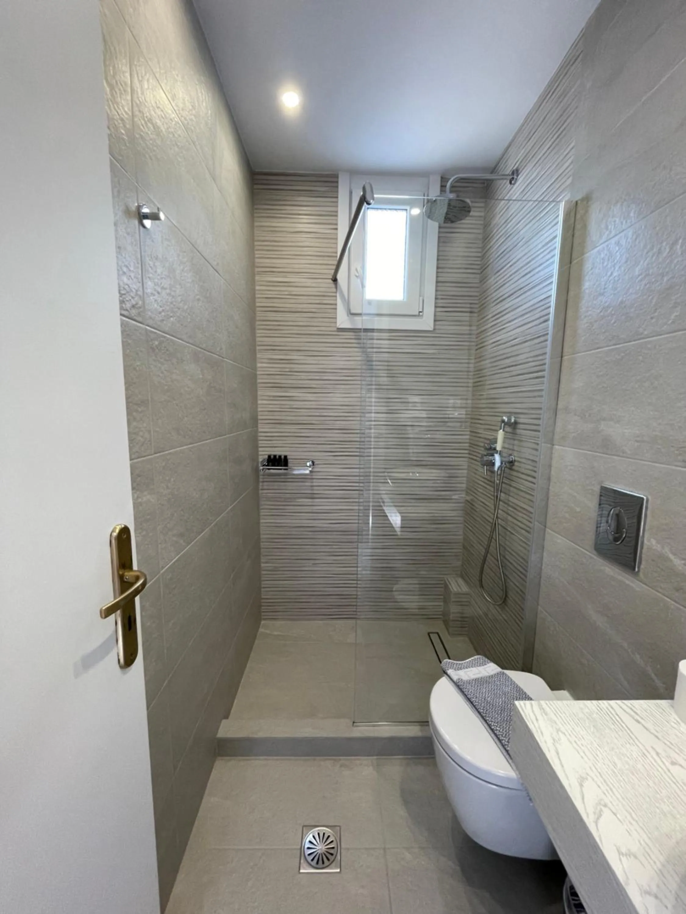 Shower in Captain Stavros Milos