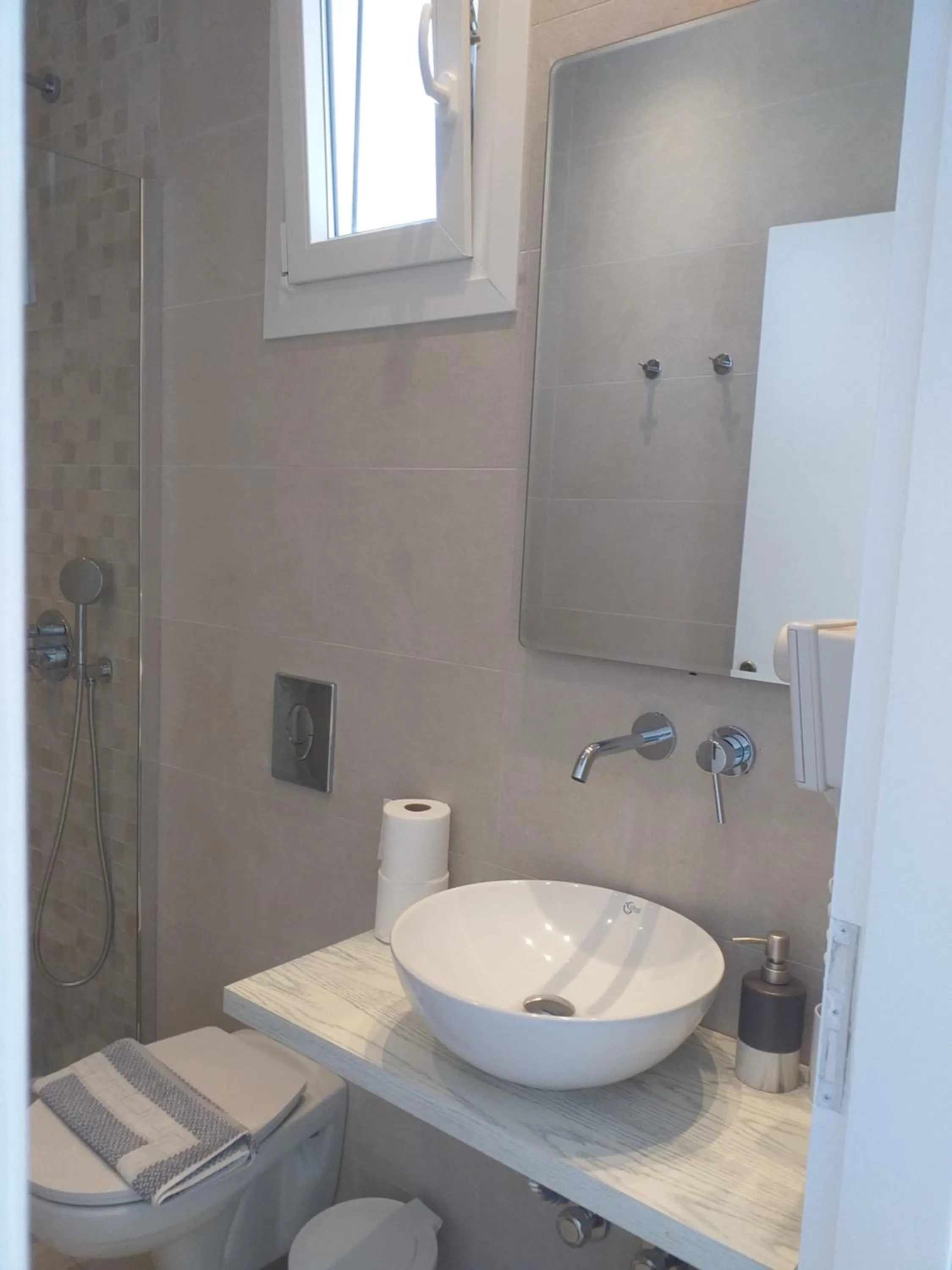 Bathroom in Captain Stavros Milos