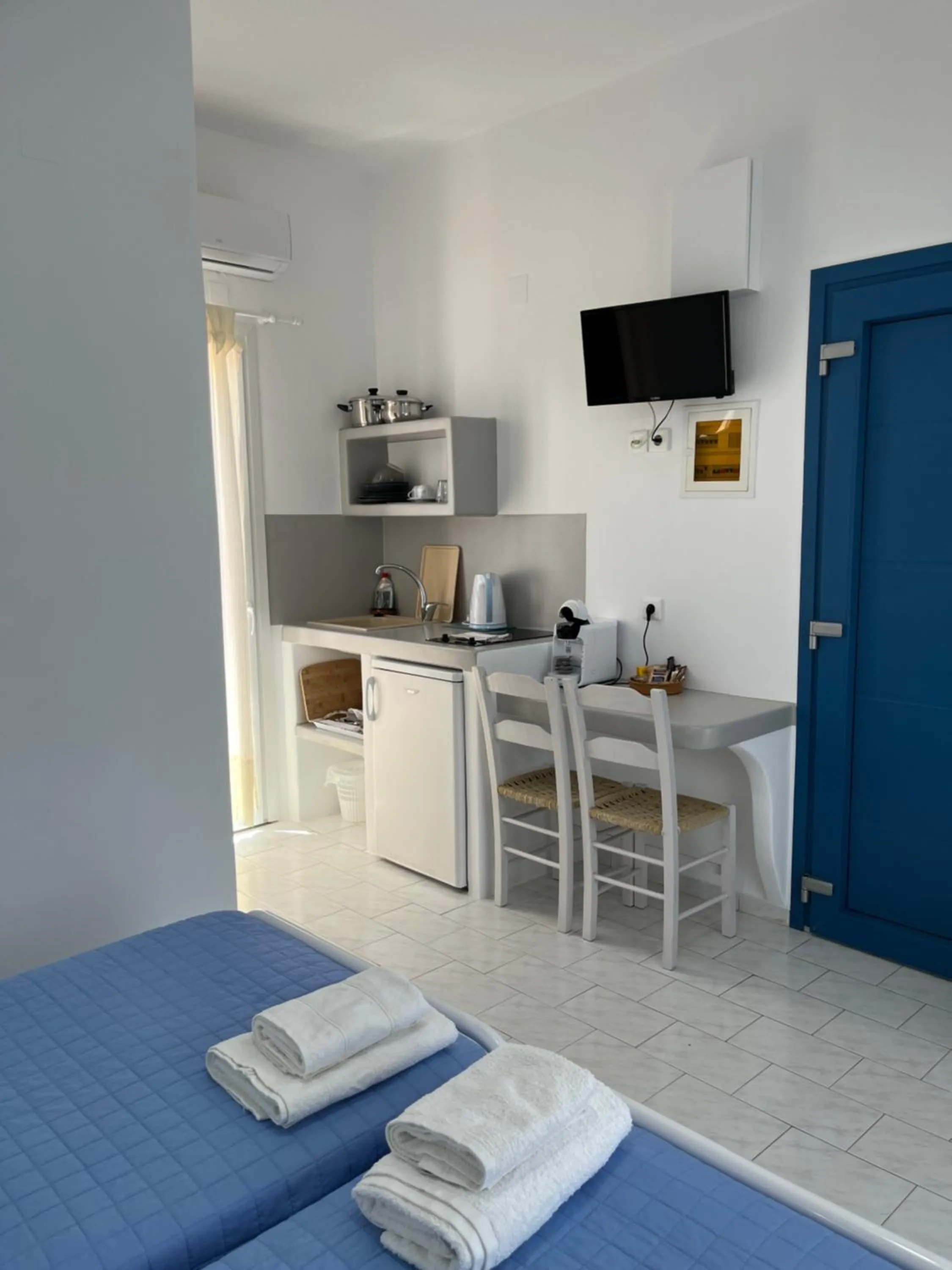 TV and multimedia, Bed in Captain Stavros Milos