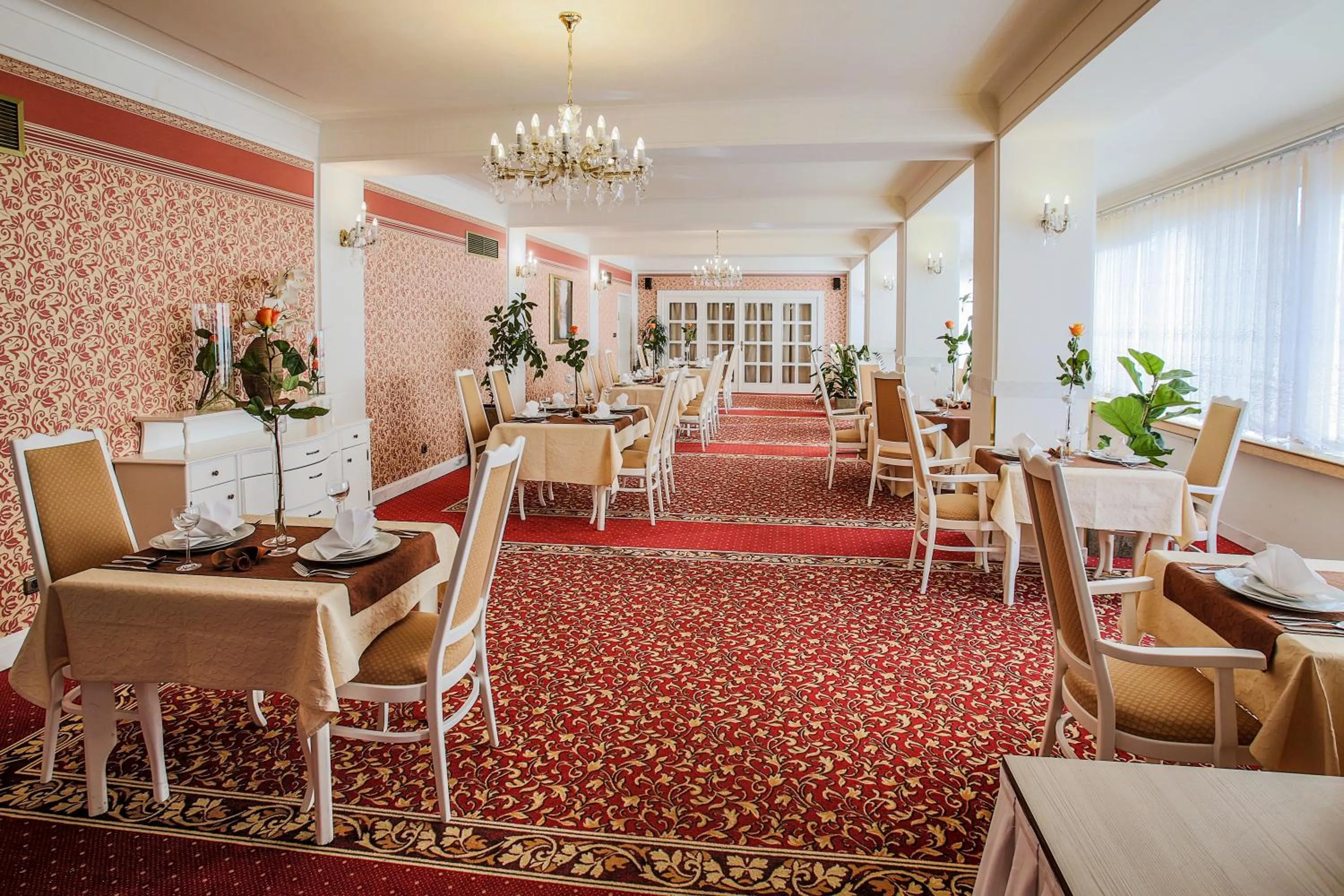 Restaurant/places to eat in Hotel Ostrov