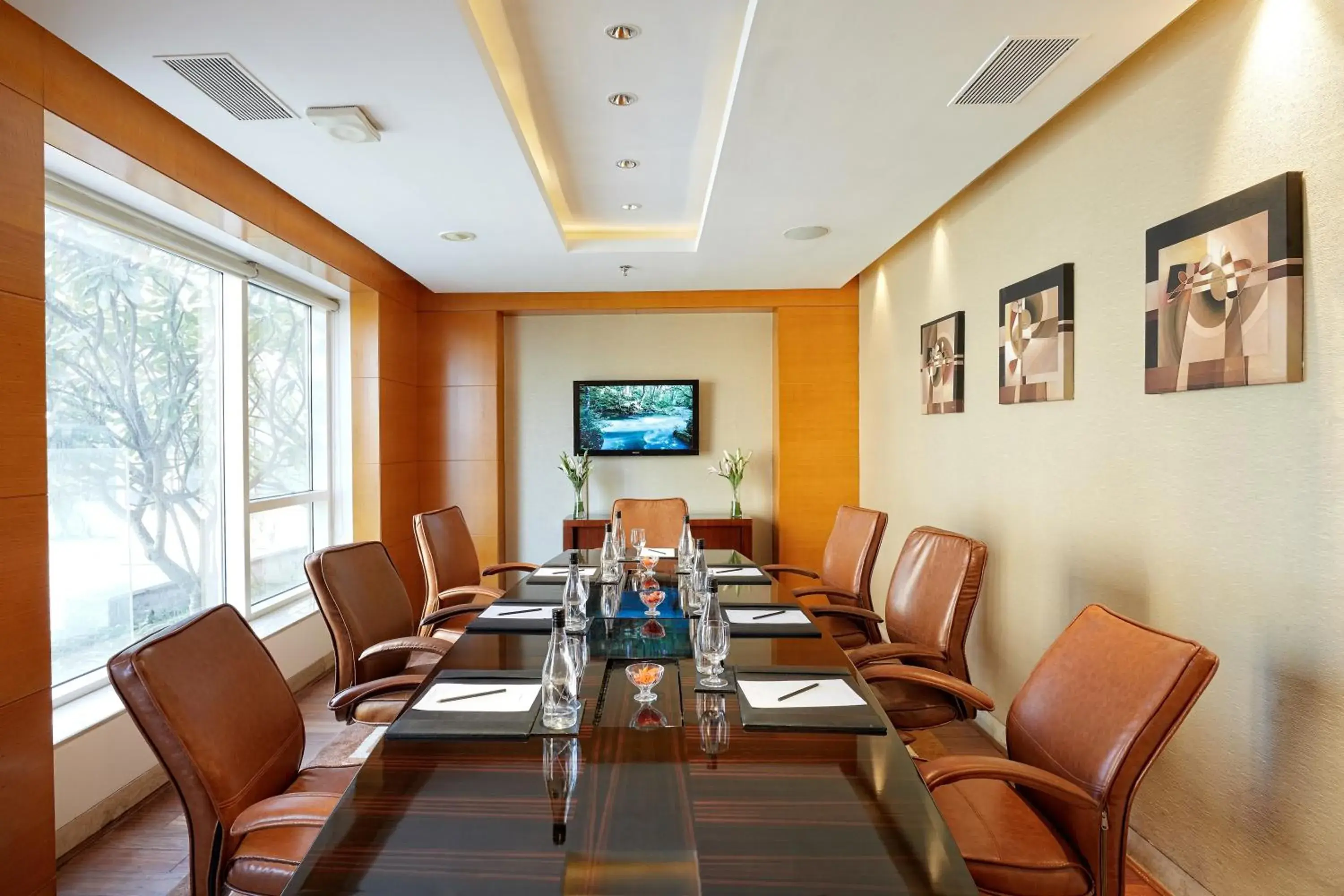 Lounge or bar in Hyatt Regency Pune Hotel & Residences Lounge or bar in Hyatt Regency Pune Hotel & Residences