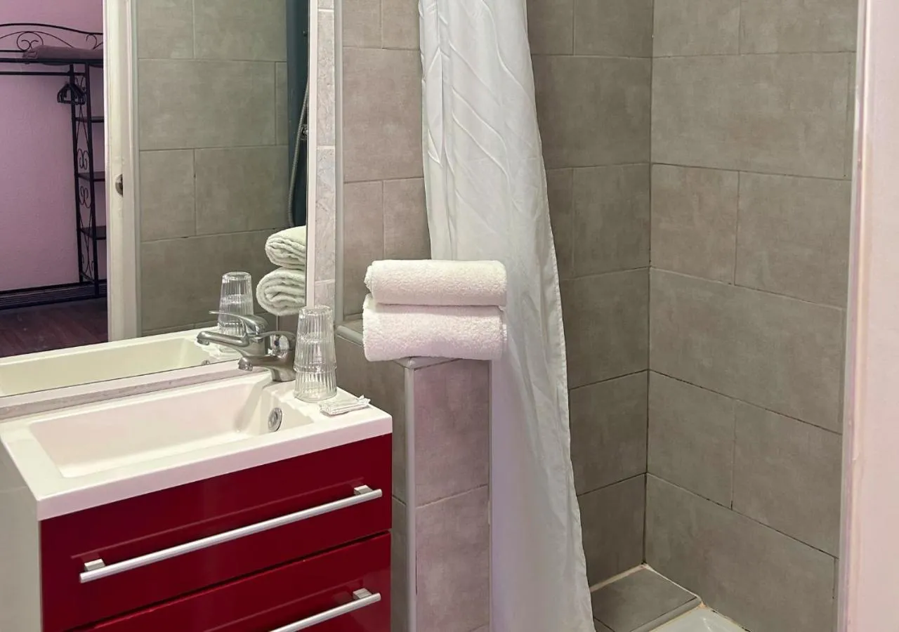 Bathroom in Hôtel Le Carnon