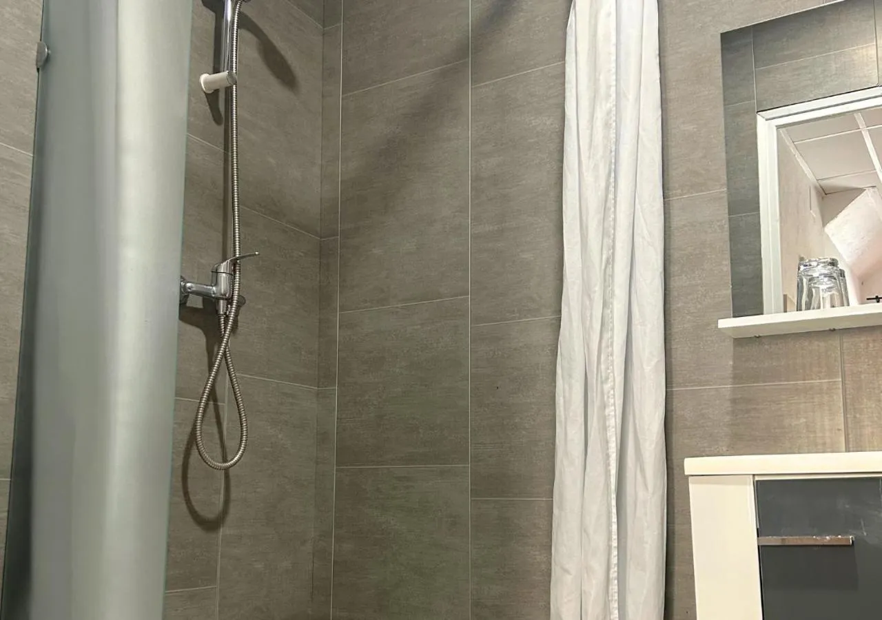 Bathroom in Hôtel Le Carnon