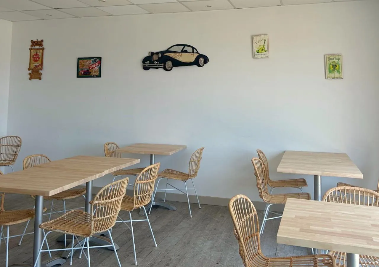 Breakfast in Hôtel Le Carnon