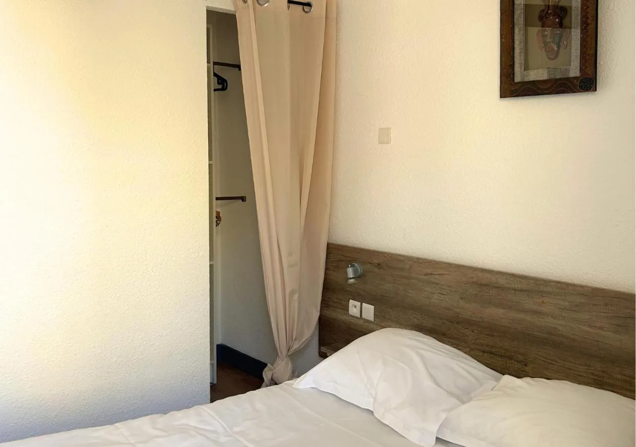 Bed in Hôtel Le Carnon