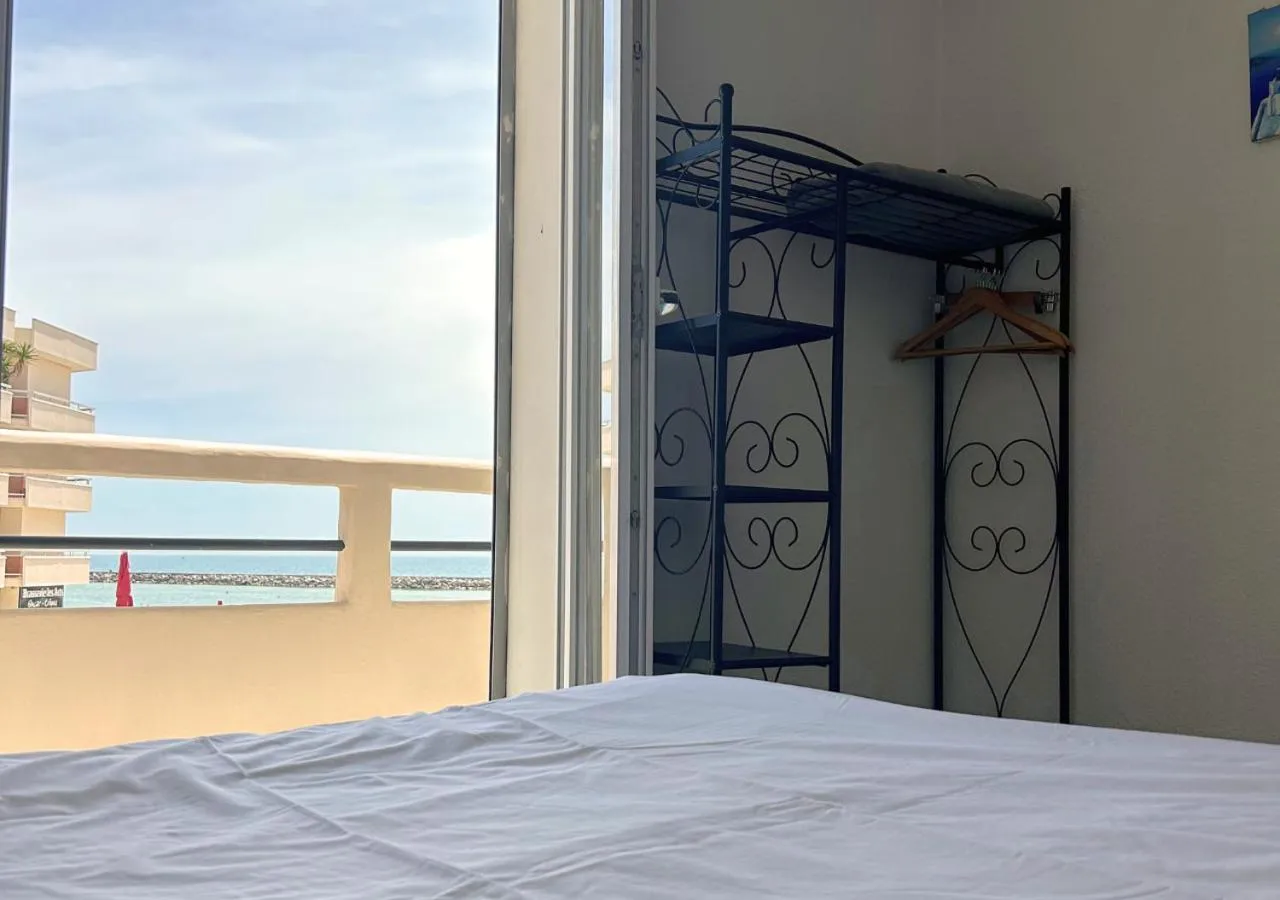 Bed in Hôtel Le Carnon