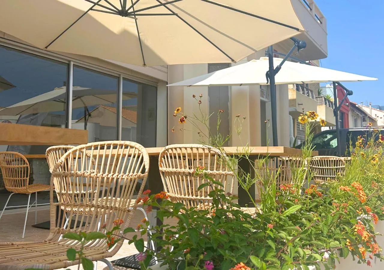 Property building in Hôtel Le Carnon