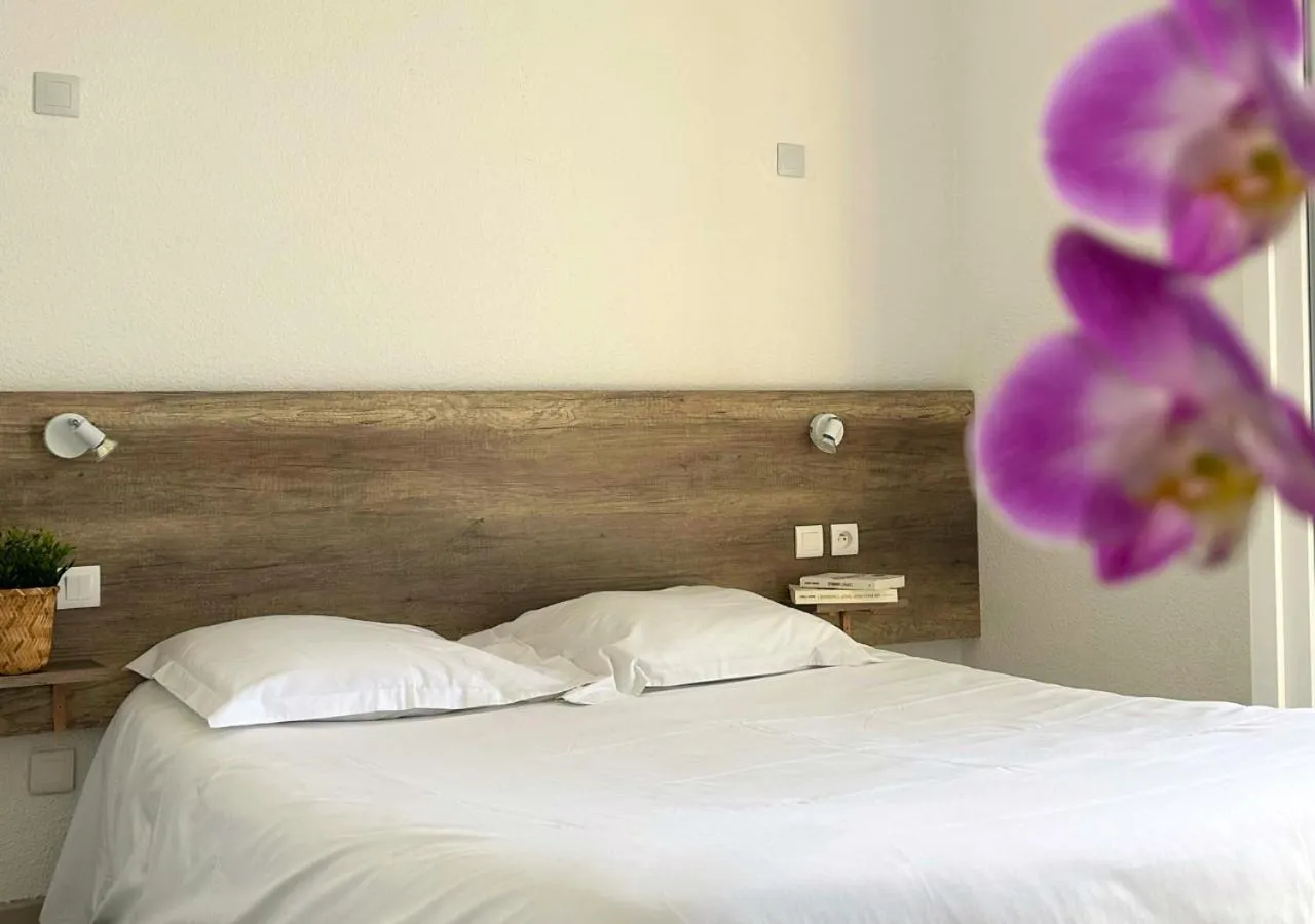 Bed in Hôtel Le Carnon