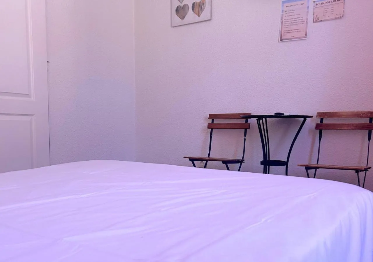 Bedroom, Bed in Hôtel Le Carnon