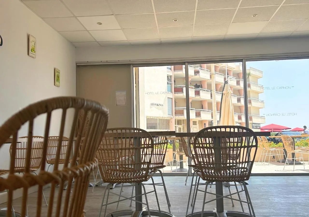 Breakfast in Hôtel Le Carnon