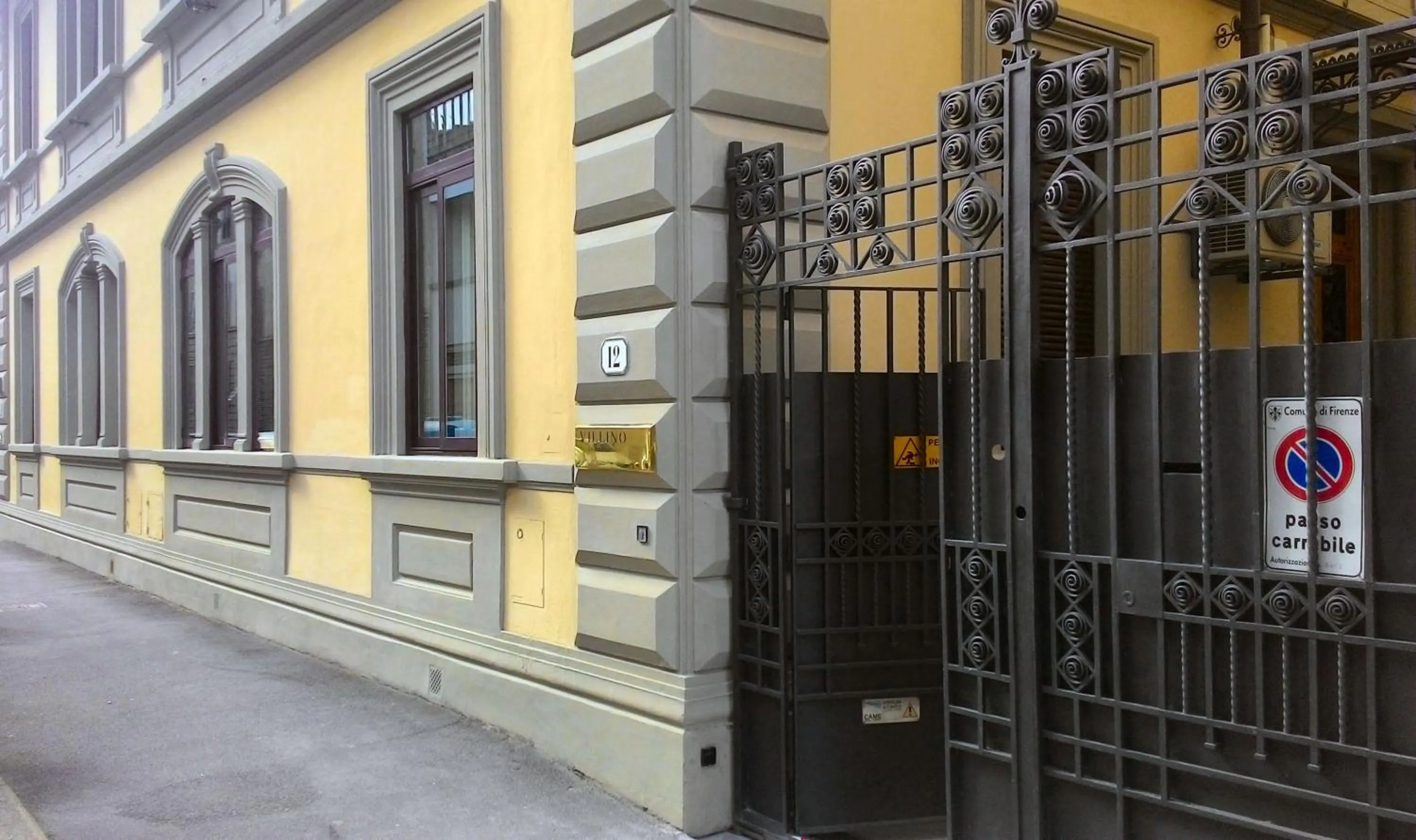 Facade/entrance in Villino Fiorentino