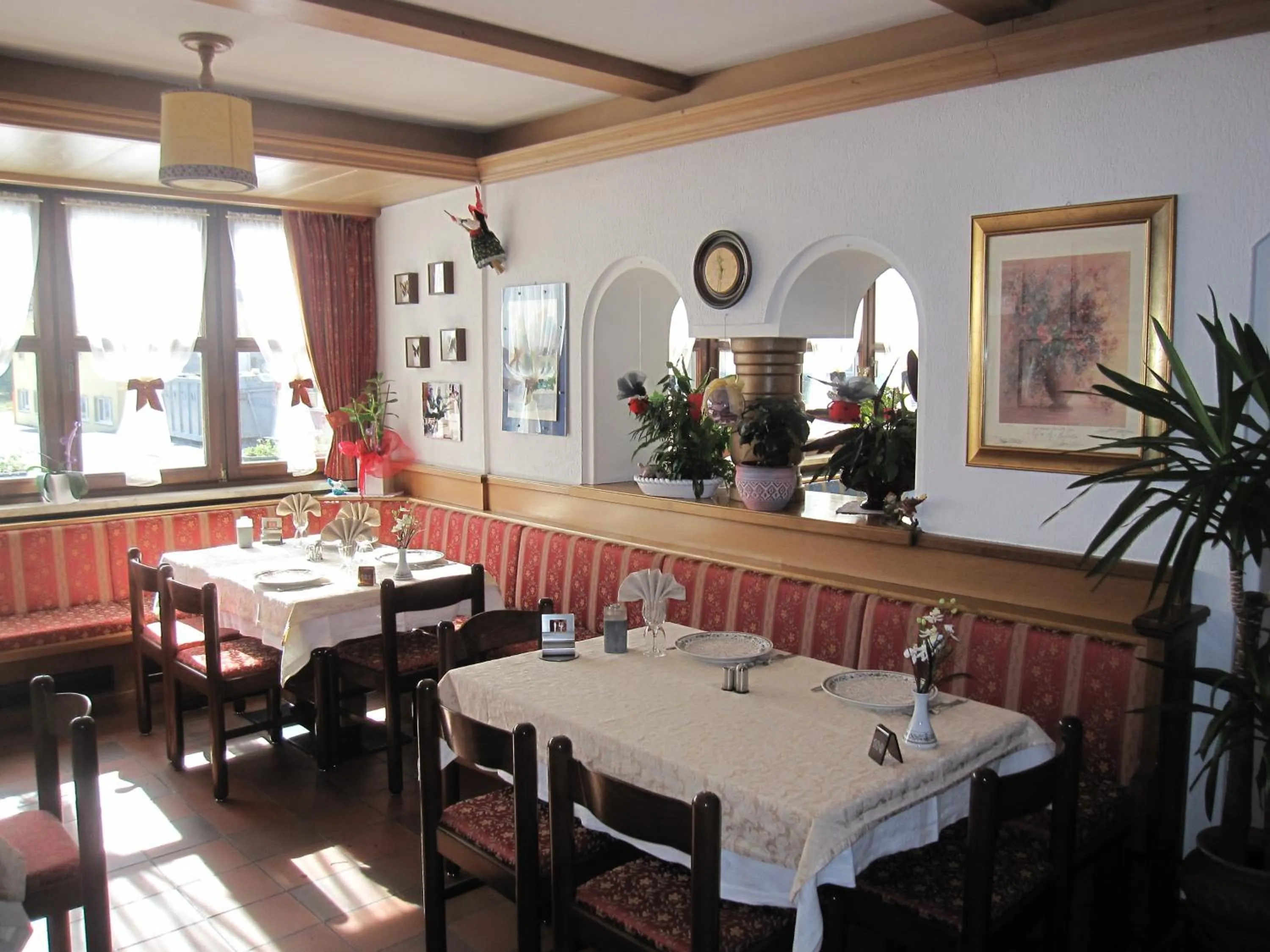 Restaurant/places to eat in Hotel Presena