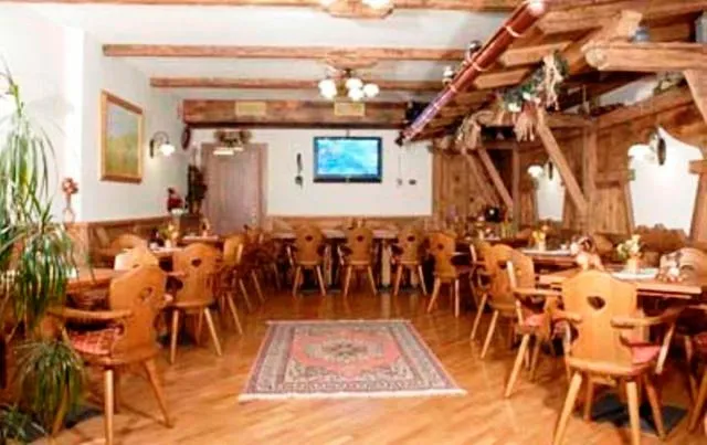 Restaurant/places to eat in Hotel Presena