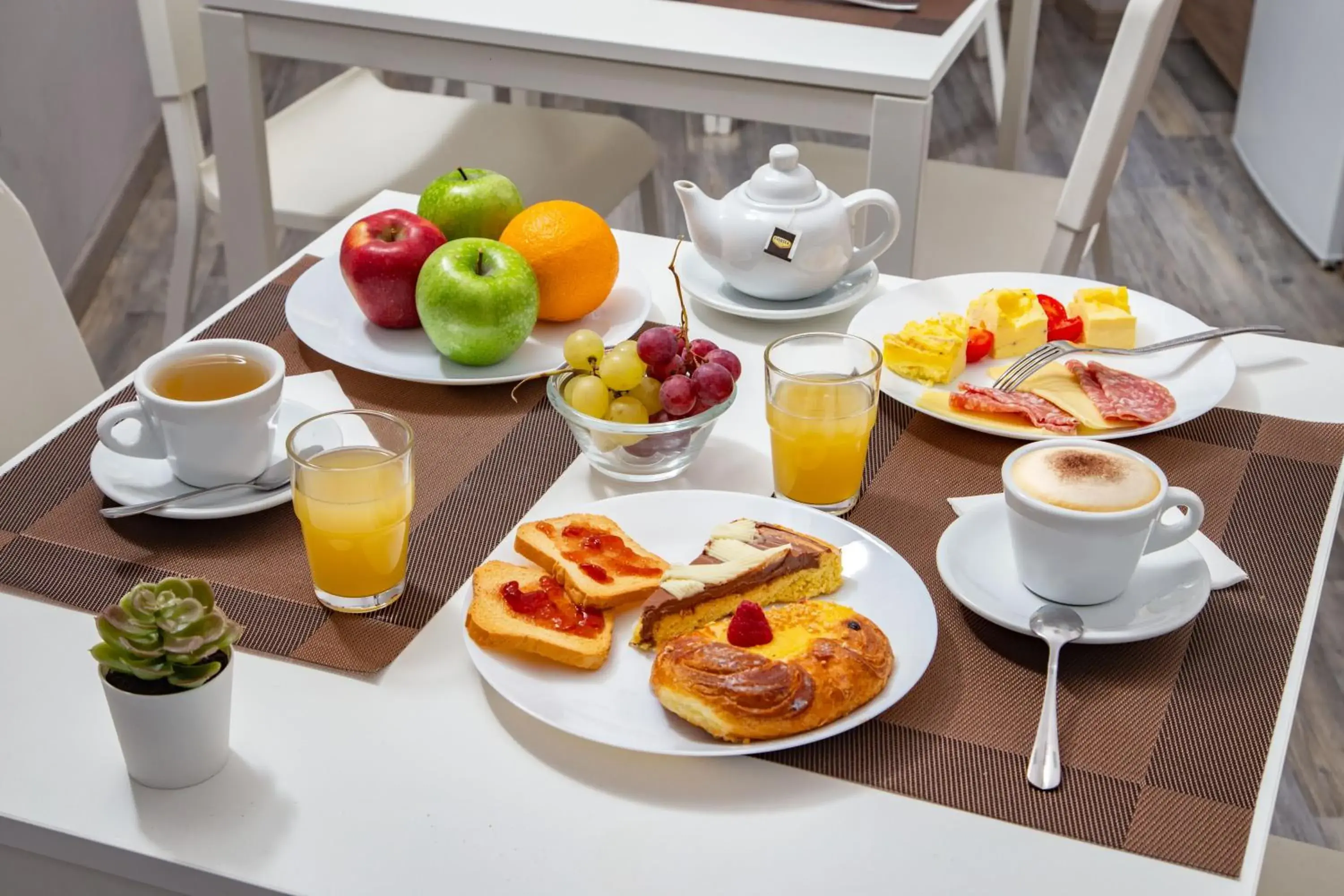 Food and drinks in Prima Guest House Collection Food and drinks in Prima Guest House Collection