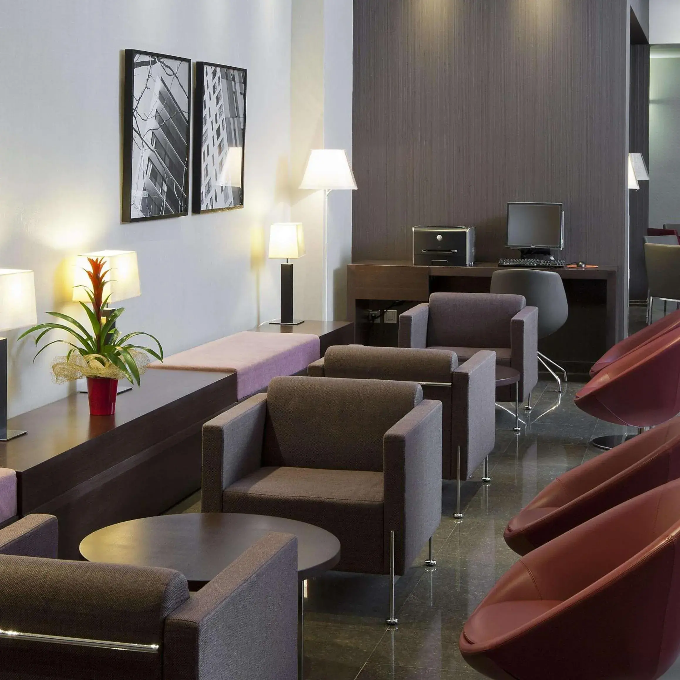 Lounge or bar in NH Barcelona Diagonal Center Lounge or bar in NH Barcelona Diagonal Center