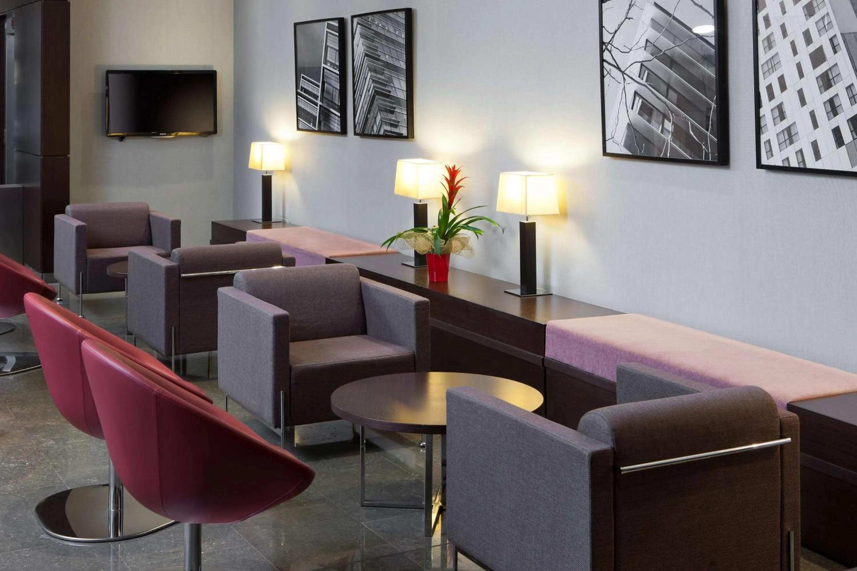 Lobby or reception in NH Barcelona Diagonal Center