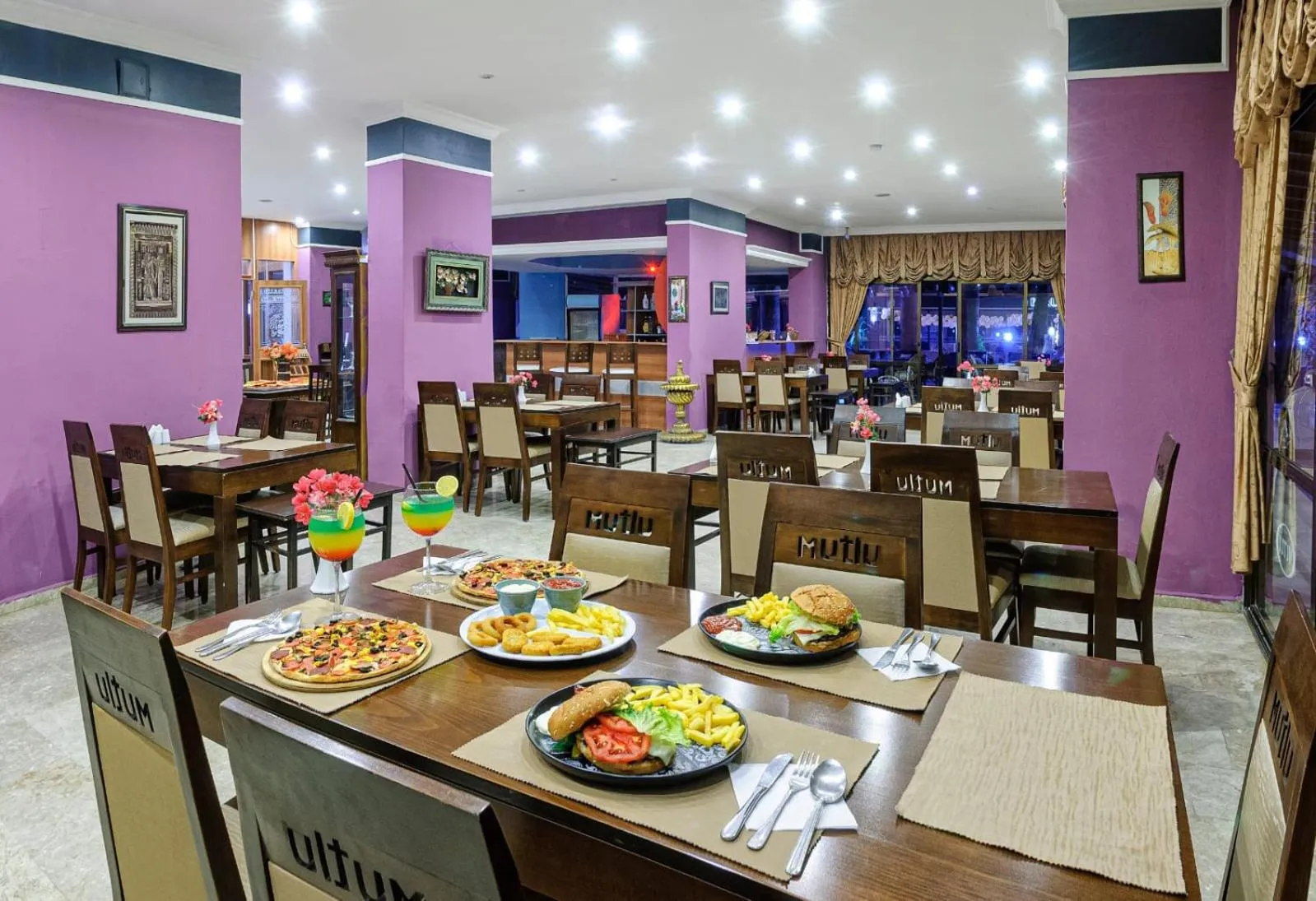Restaurant/places to eat in Mutlu Hotel