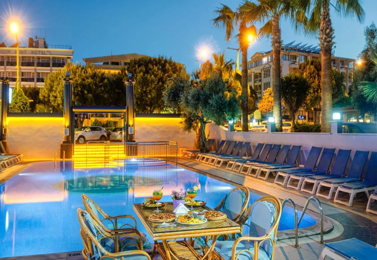 Restaurant/places to eat in Mutlu Hotel