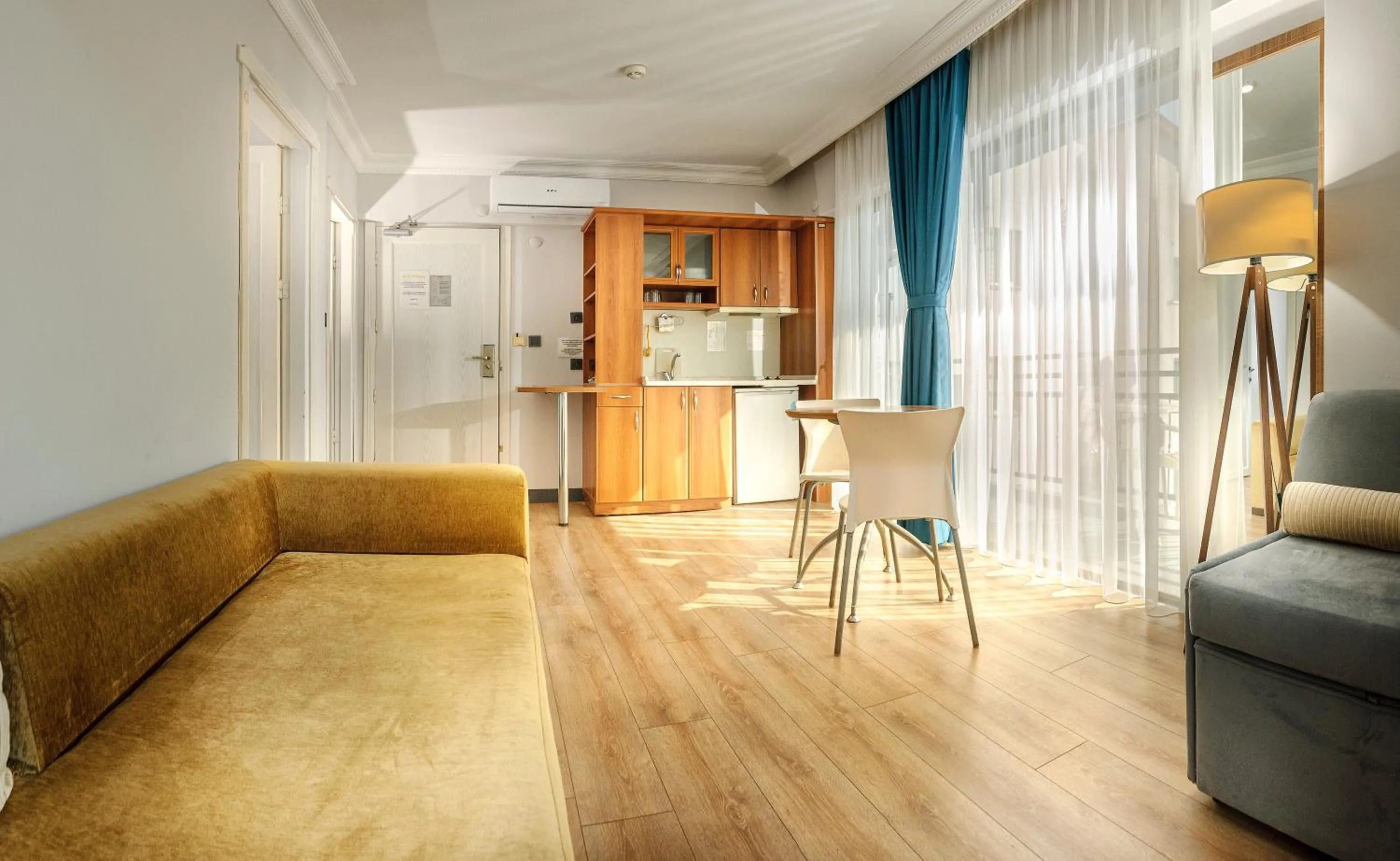 Kitchen or kitchenette in Mutlu Hotel