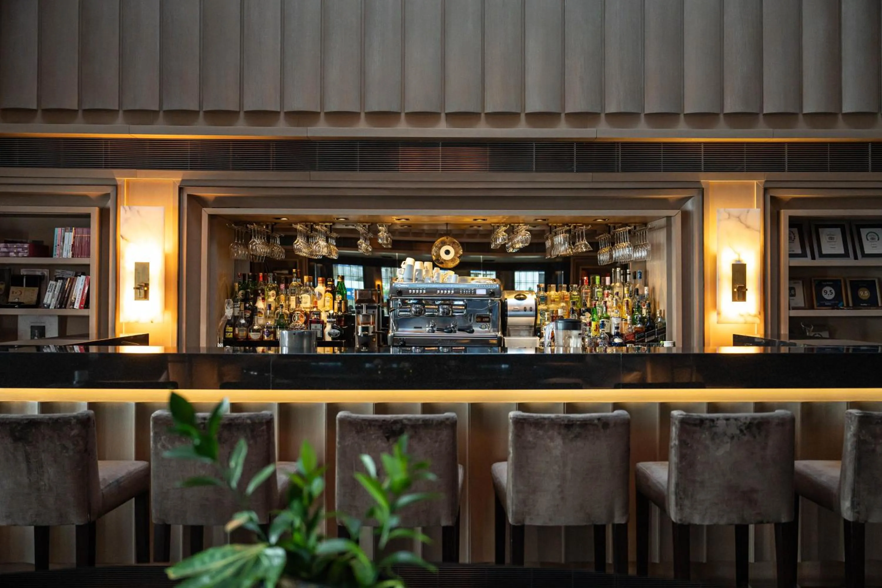 Restaurant/places to eat in Key Hotel