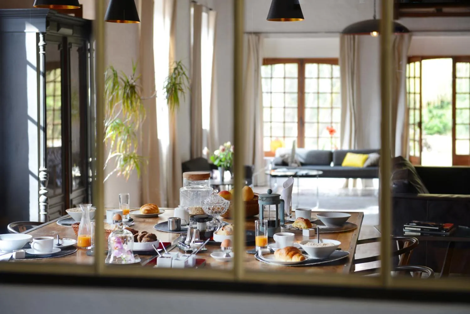 Dining area in Art House Domaine de l'Ocrerie