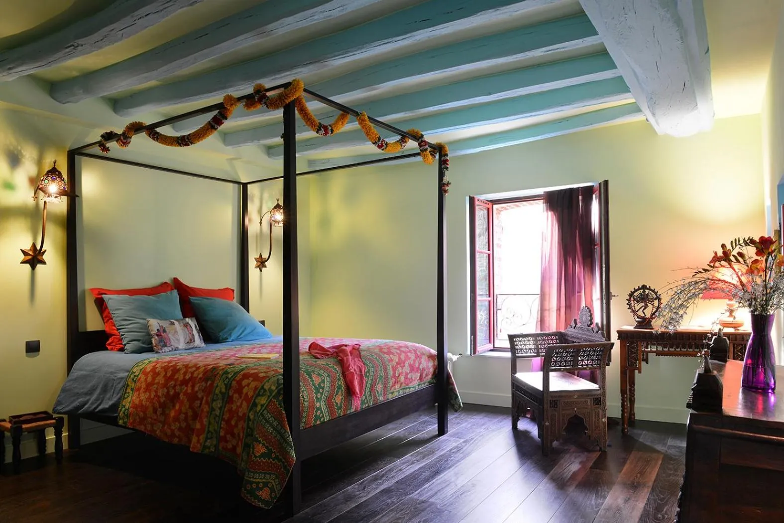 Photo of the whole room, Bed in Art House Domaine de l'Ocrerie