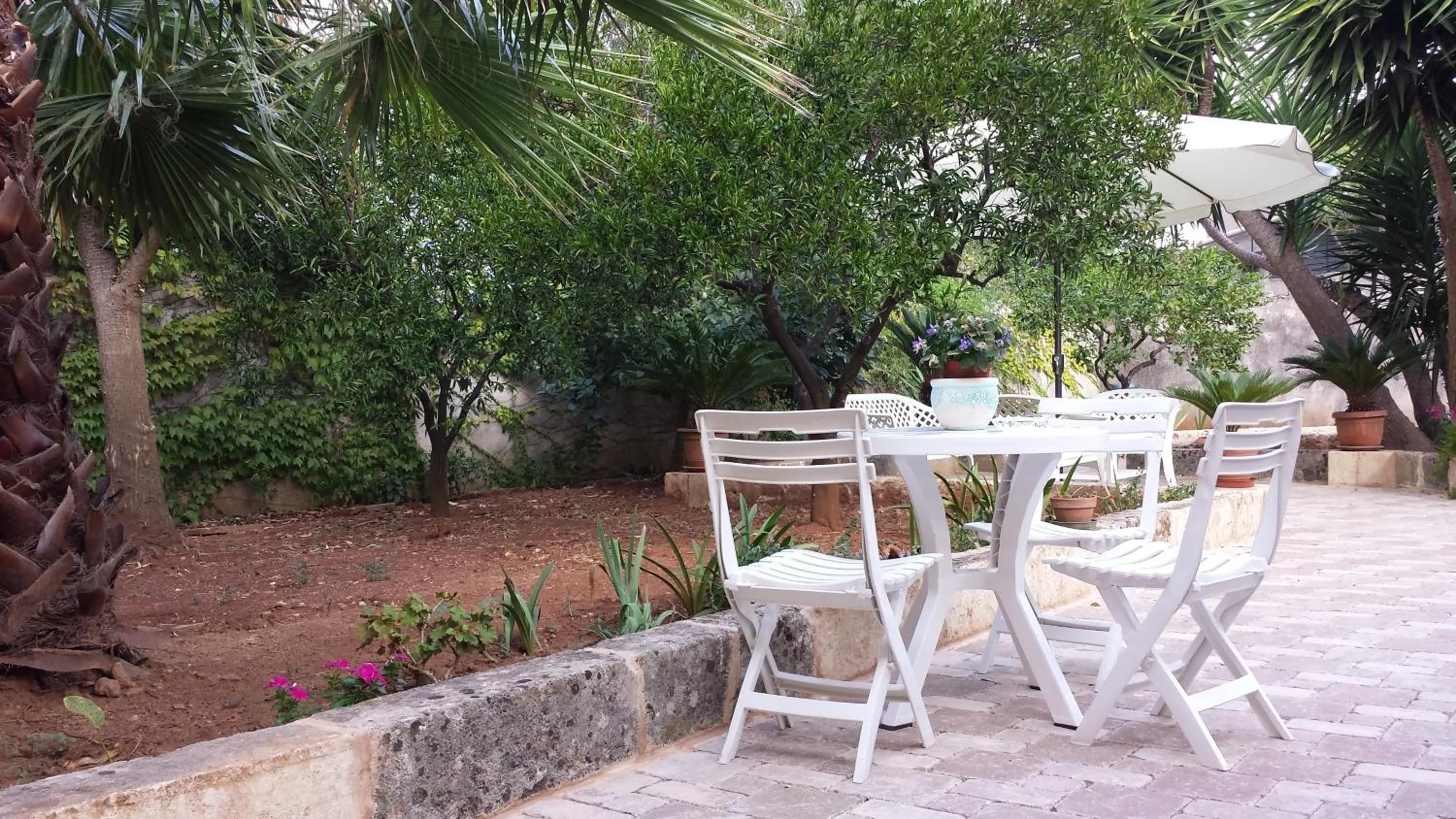 Garden in B&B Pittoresco