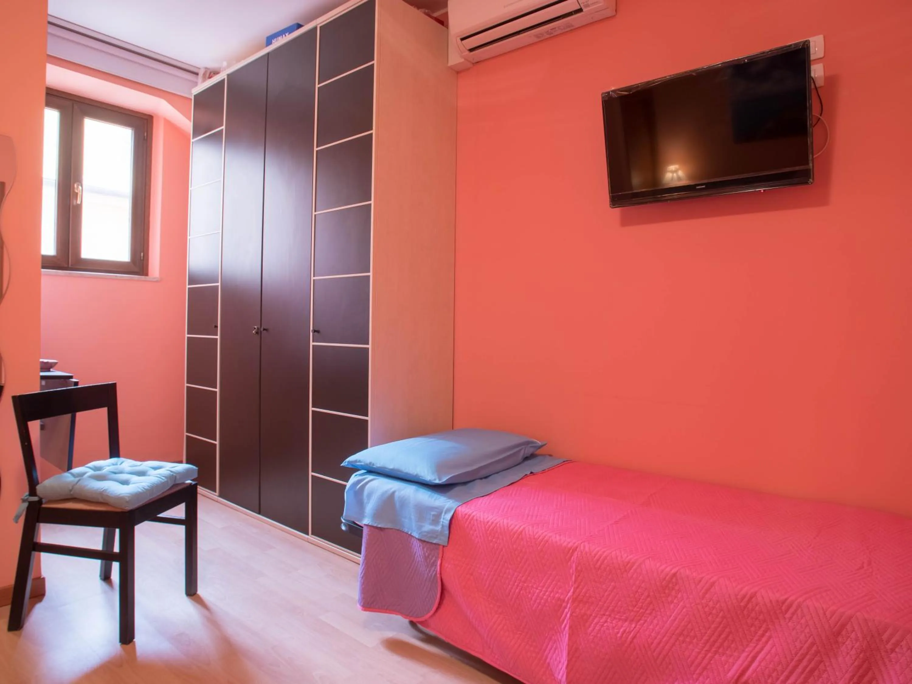 Bed in Juliette Rooms