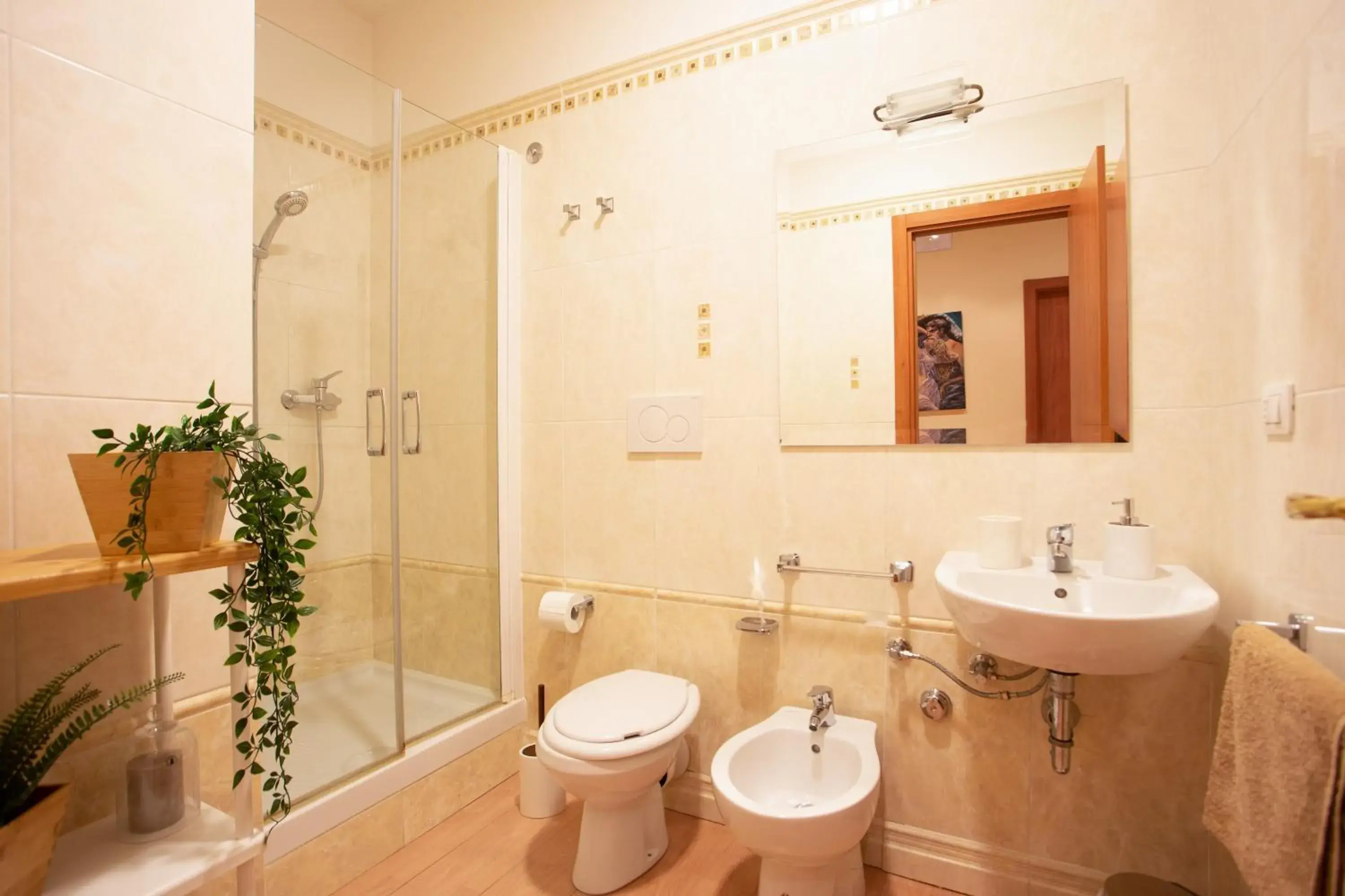 Twin Room with Private External Bathroom - single occupancy in Juliette Rooms Twin Room with Private External Bathroom - single occupancy in Juliette Rooms