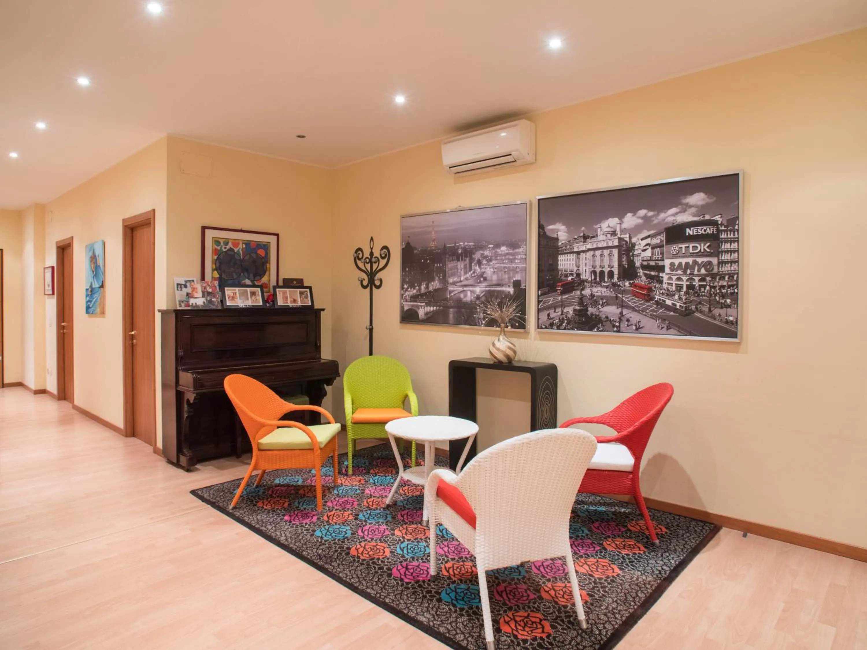 Lobby or reception in Juliette Rooms