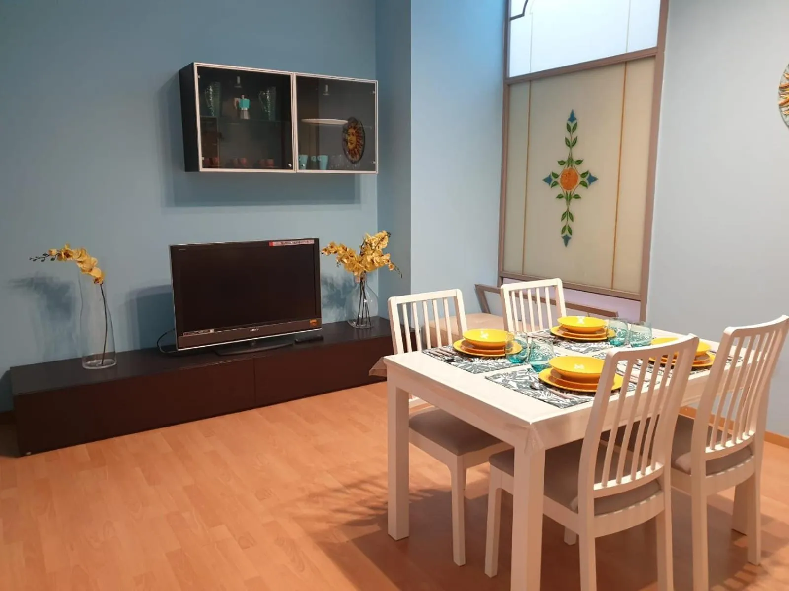 Dining area in Juliette Rooms