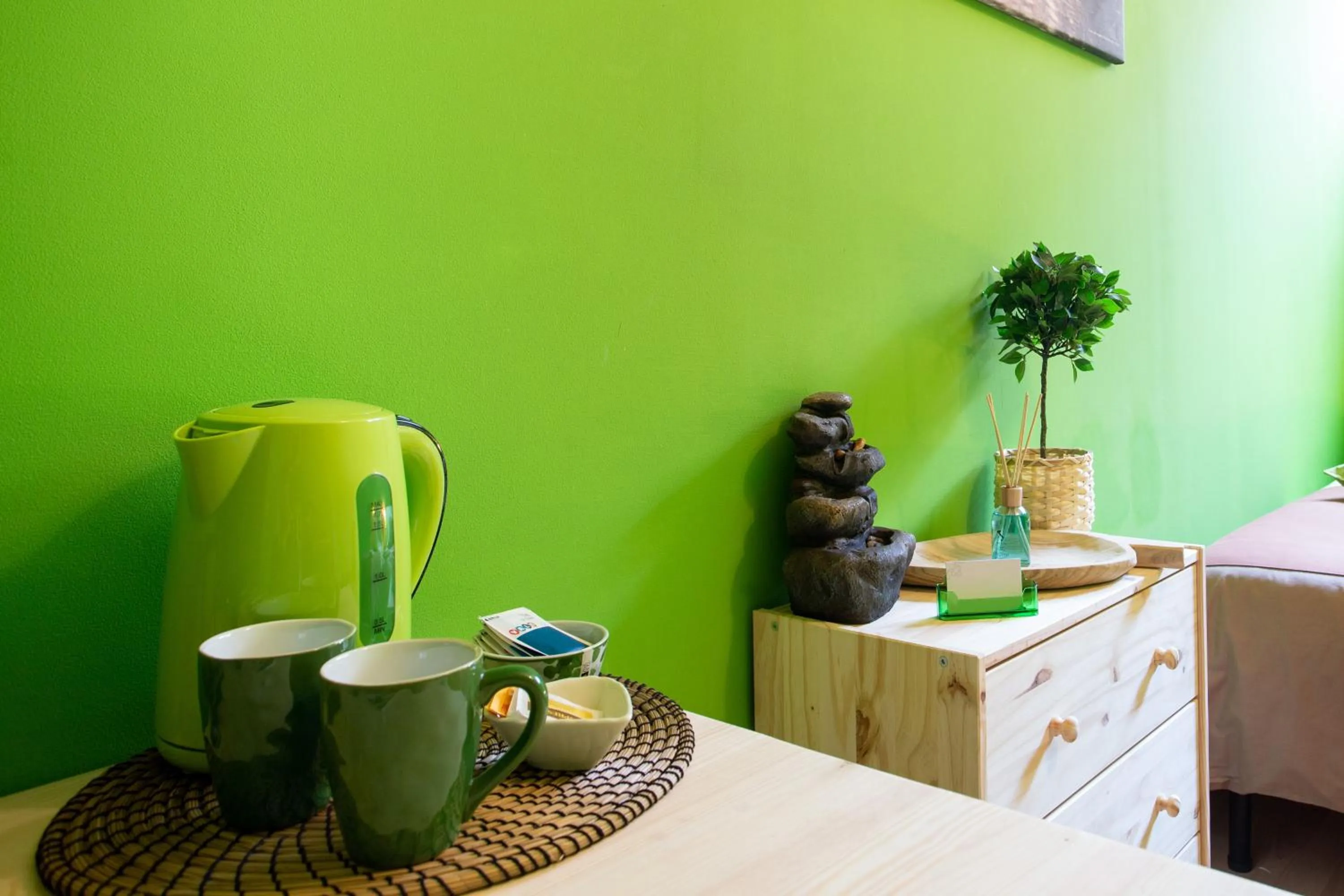 Coffee/tea facilities in Juliette Rooms