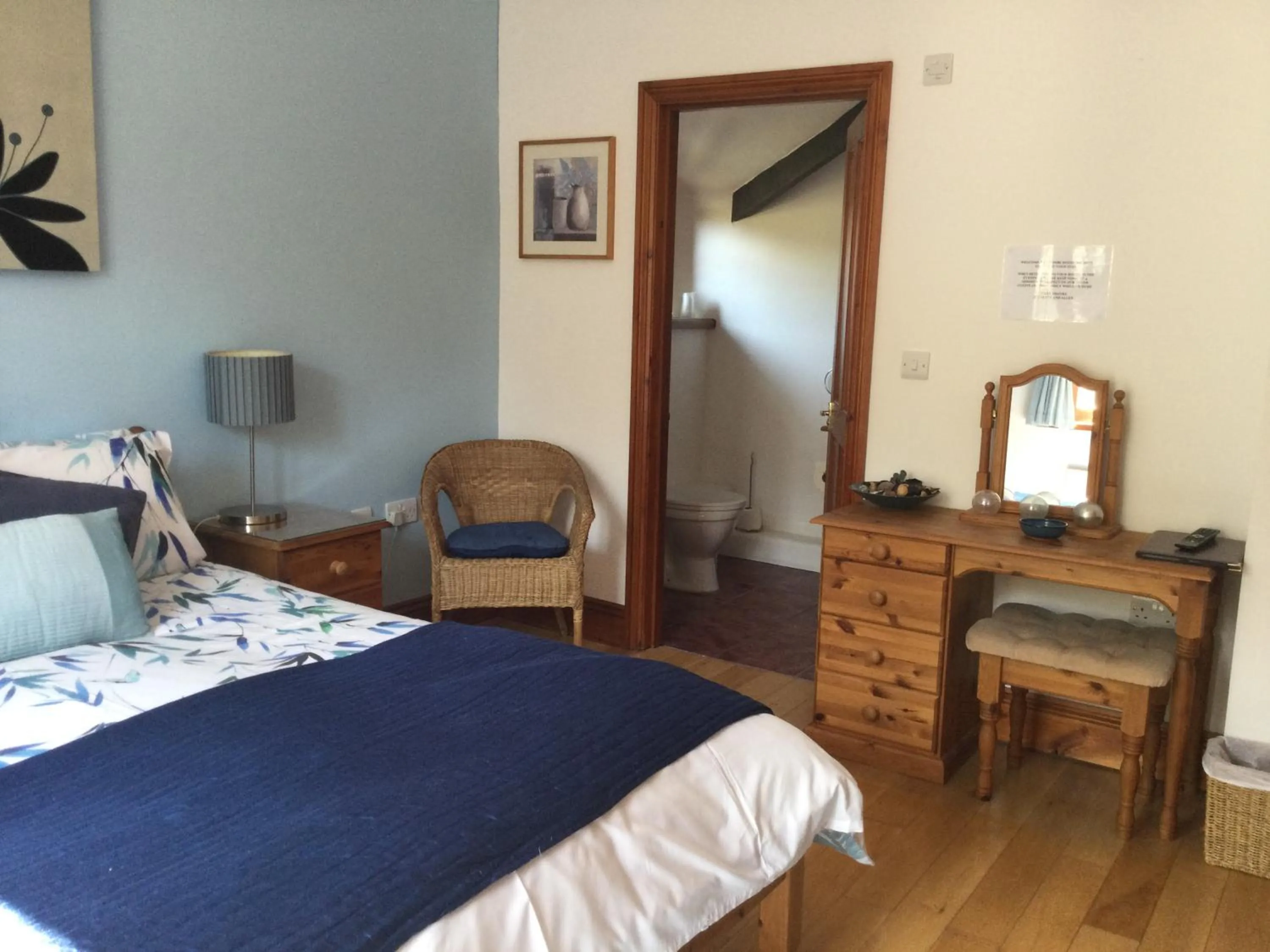 Bedroom, Bed in Coombe House B&B