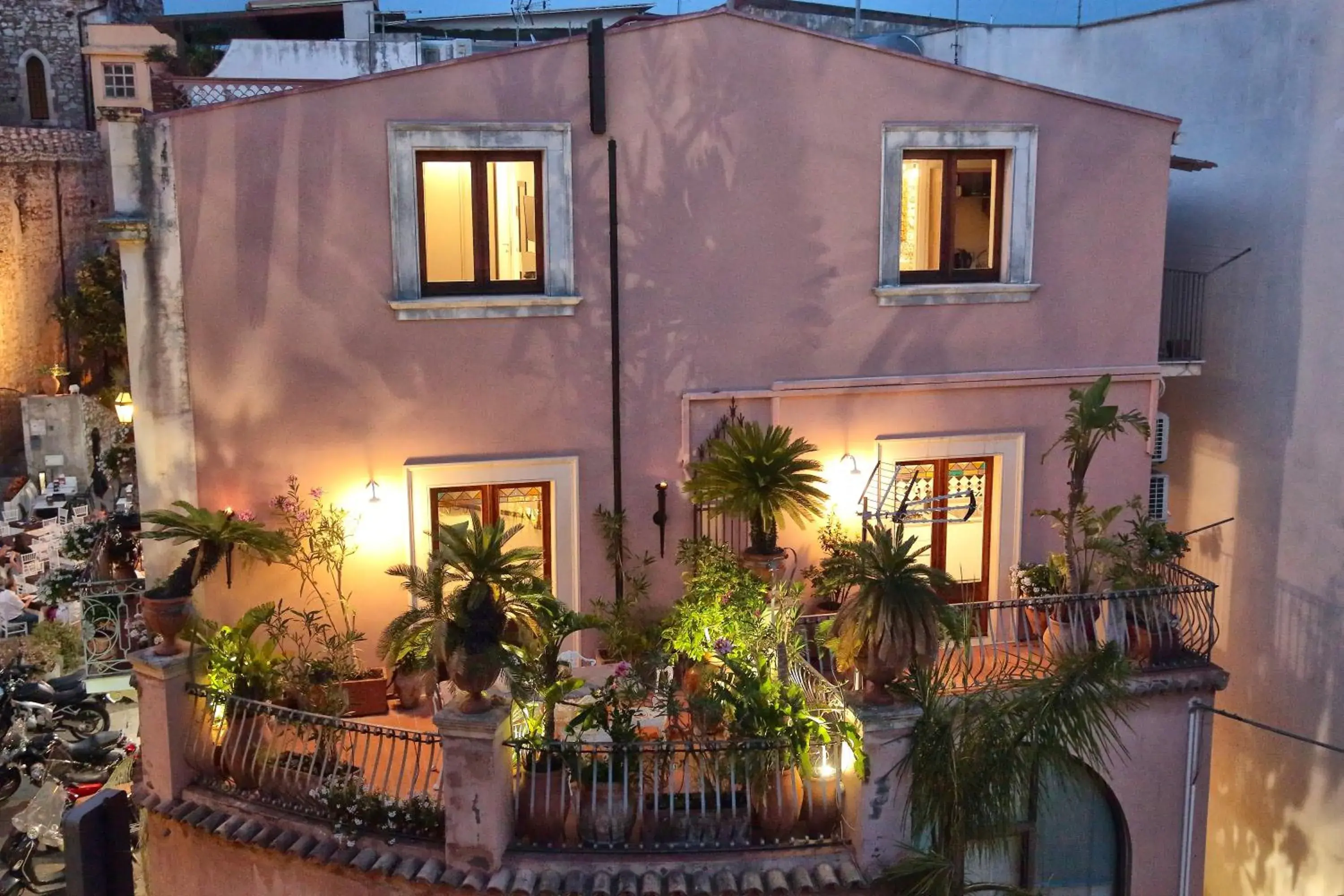 Property building in Al Duomo Rooms & Flats Property building in Al Duomo Rooms & Flats