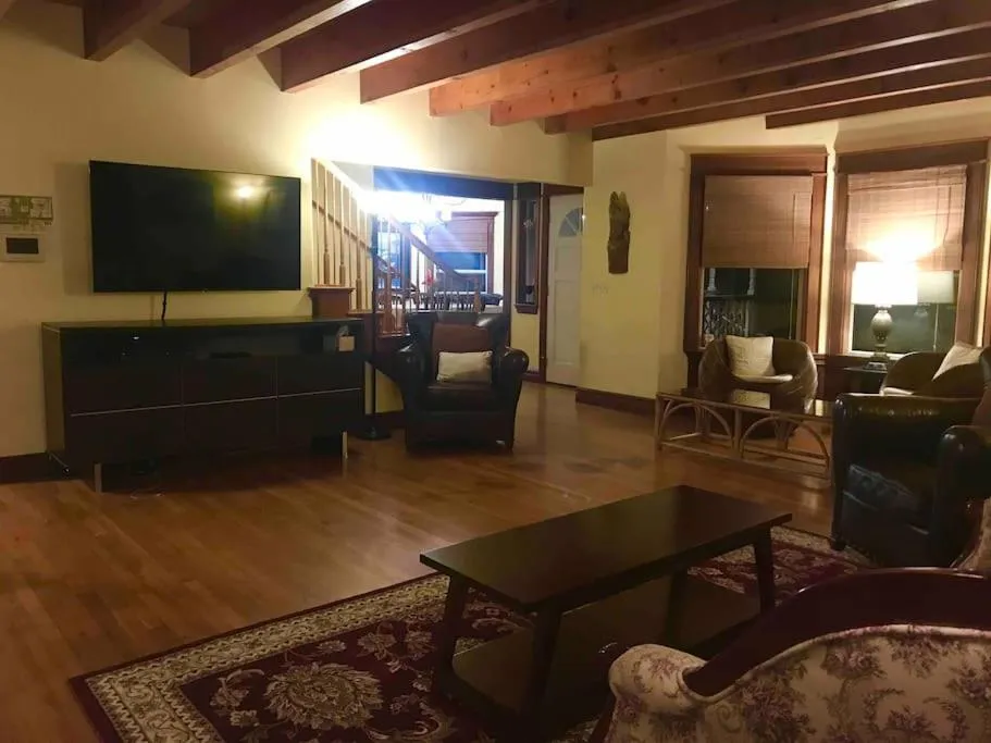 Hawaii Tropical Volcano mansion + Sauna