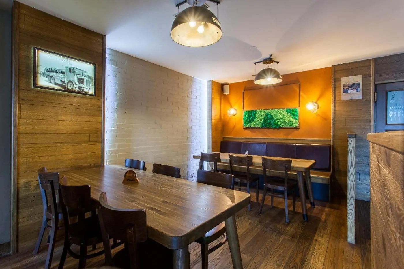 Restaurant/places to eat in Hotel Alfa
