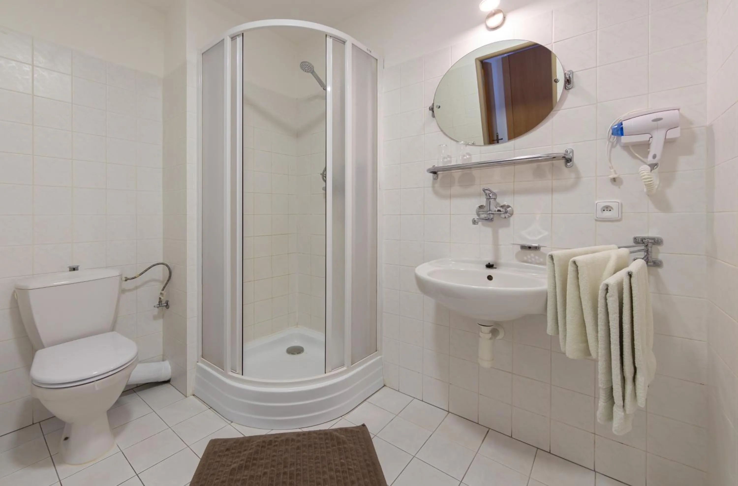 Shower in Hotel Alfa