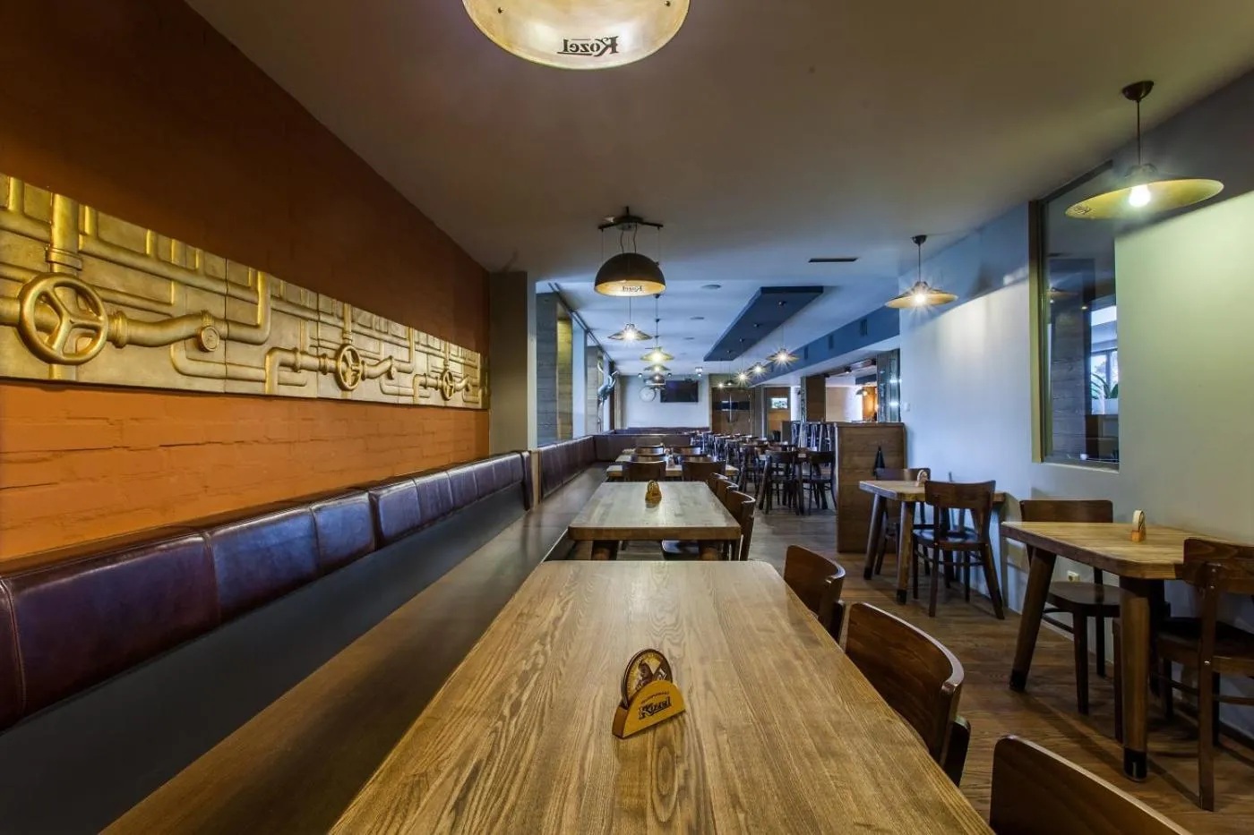 Restaurant/places to eat in Hotel Alfa