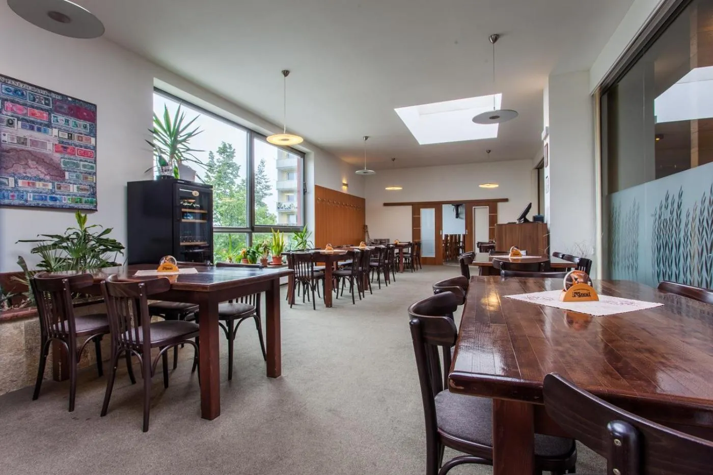 Restaurant/places to eat in Hotel Alfa
