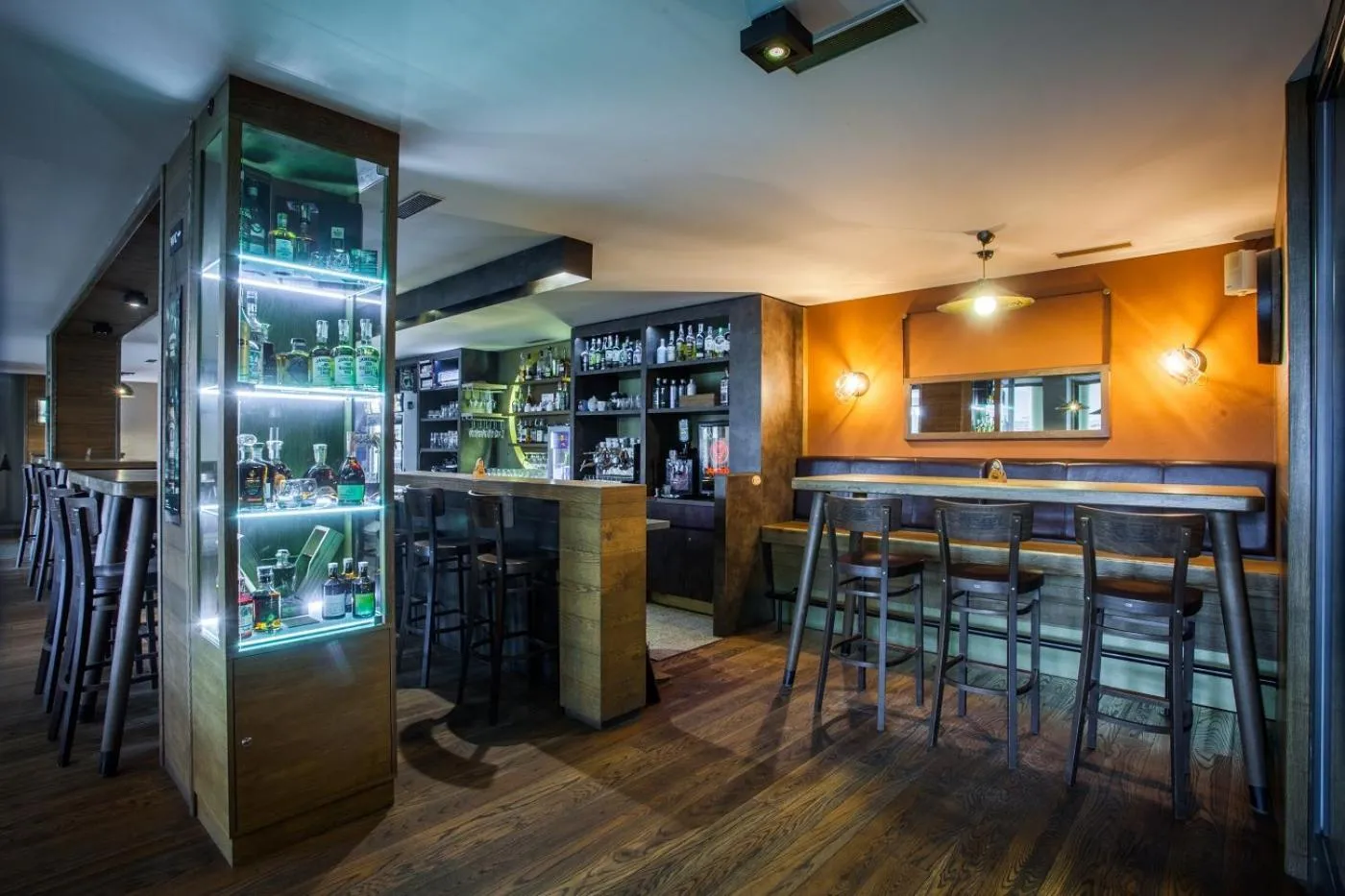 Restaurant/places to eat in Hotel Alfa