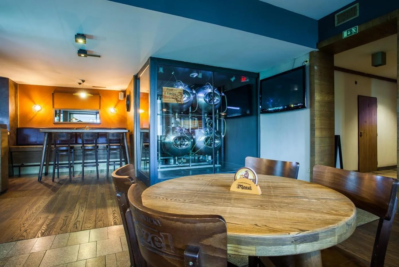 Restaurant/places to eat in Hotel Alfa