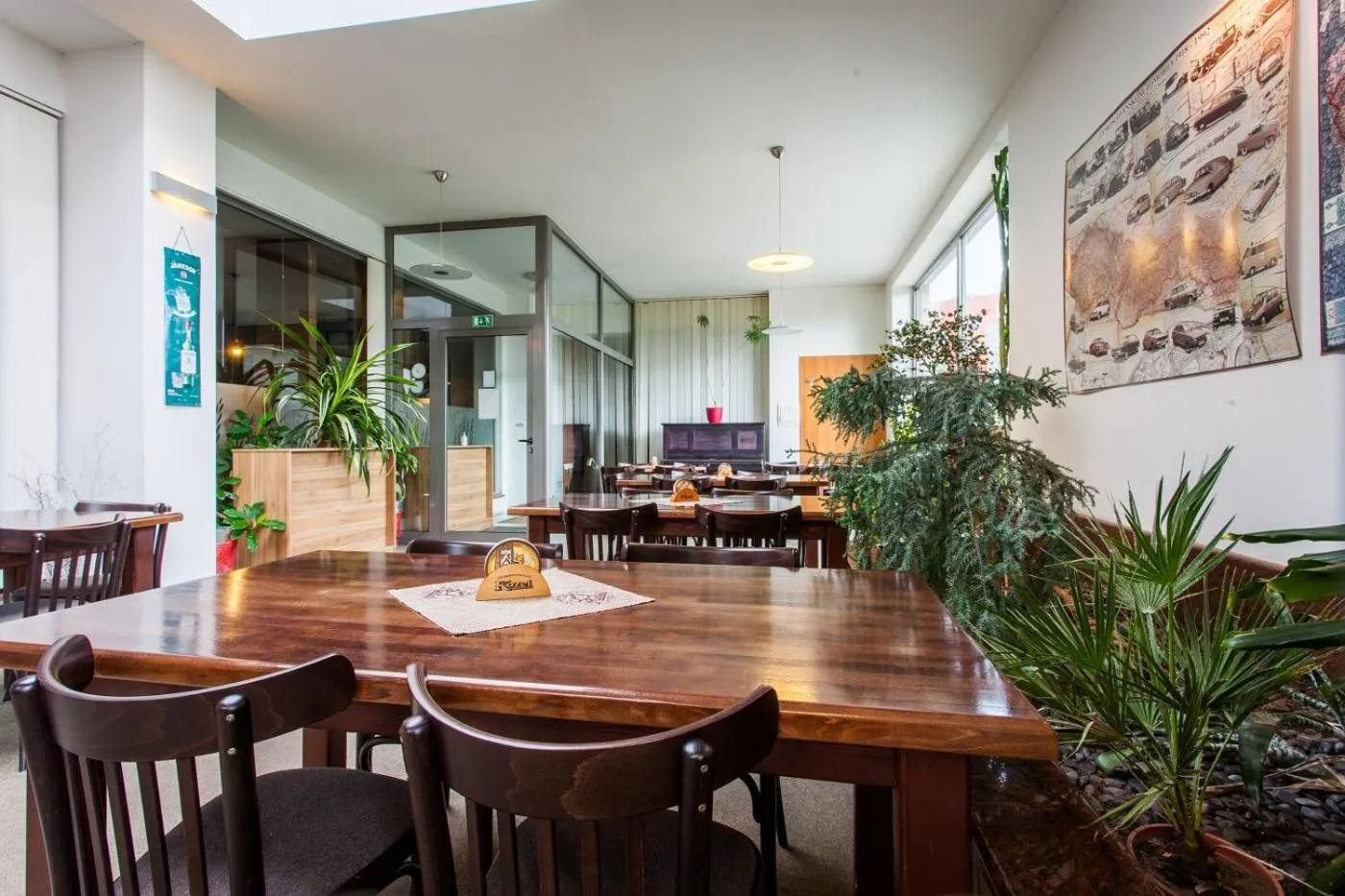 Restaurant/places to eat in Hotel Alfa