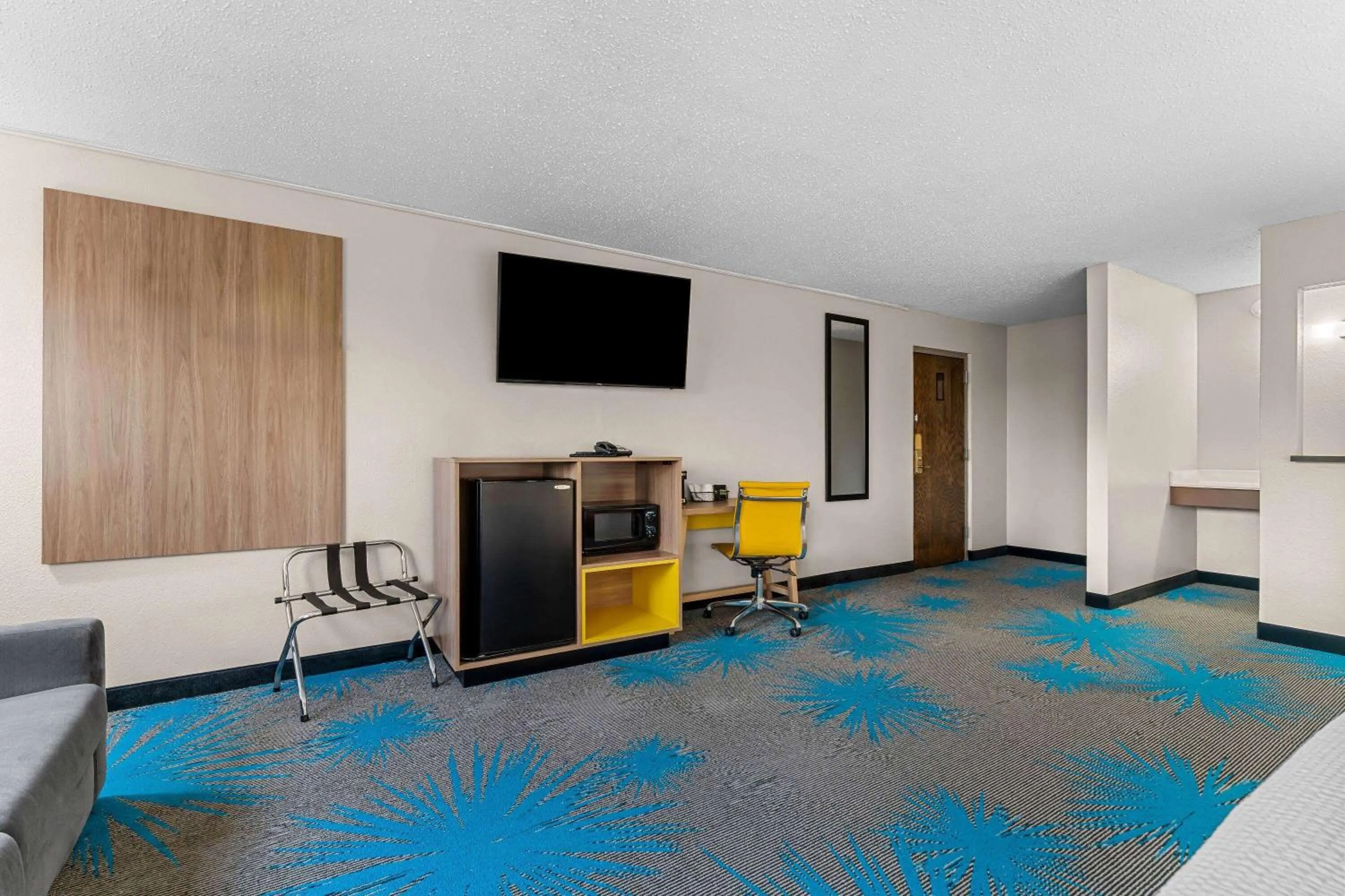 Photo of the whole room in Days Inn by Wyndham Sioux Falls