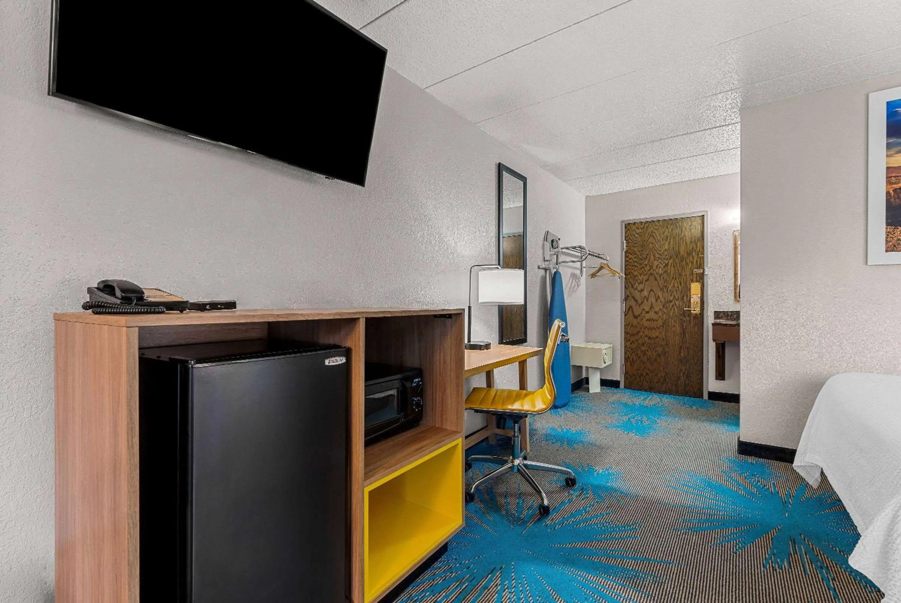 Bed in Days Inn by Wyndham Sioux Falls