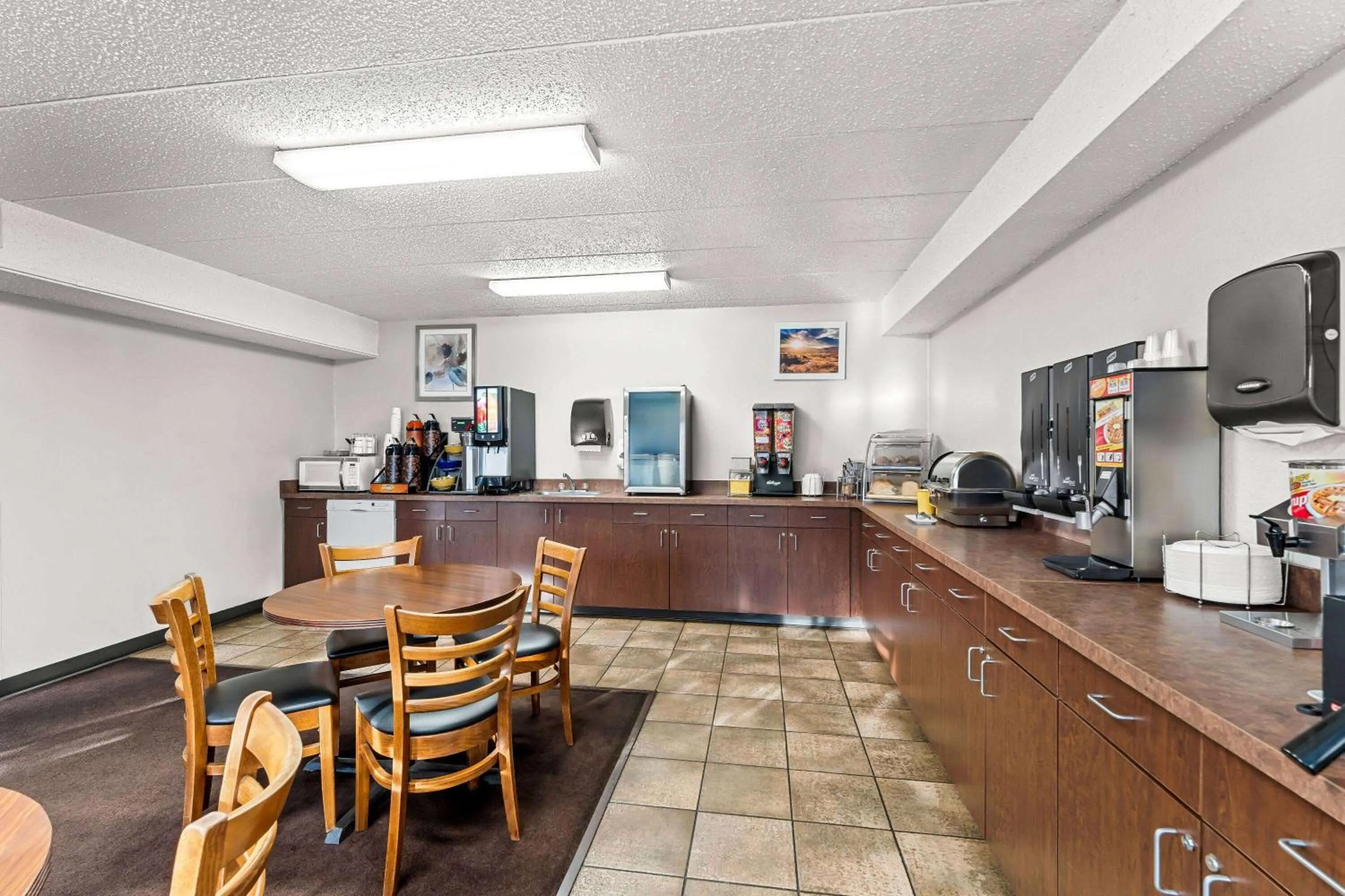 Restaurant/places to eat in Days Inn by Wyndham Sioux Falls