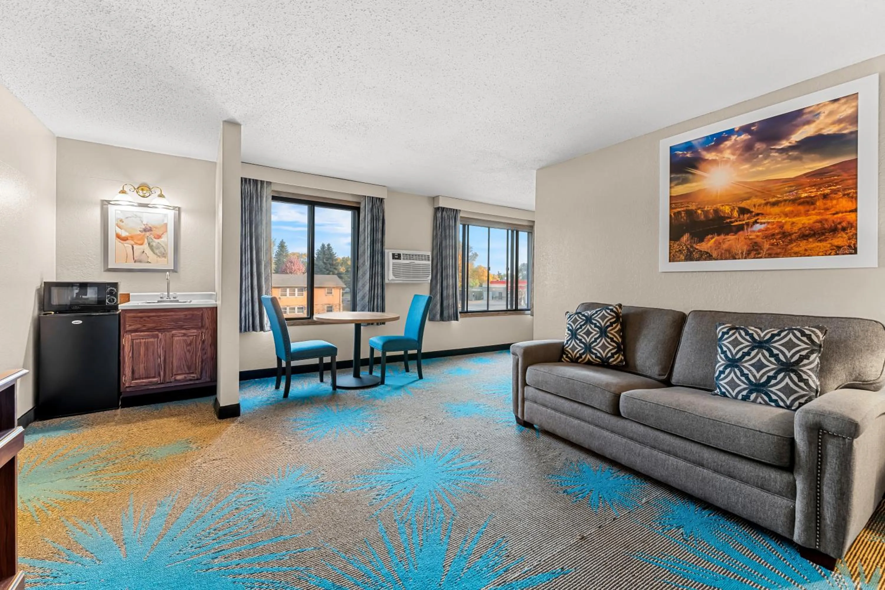 Bedroom in Days Inn by Wyndham Sioux Falls