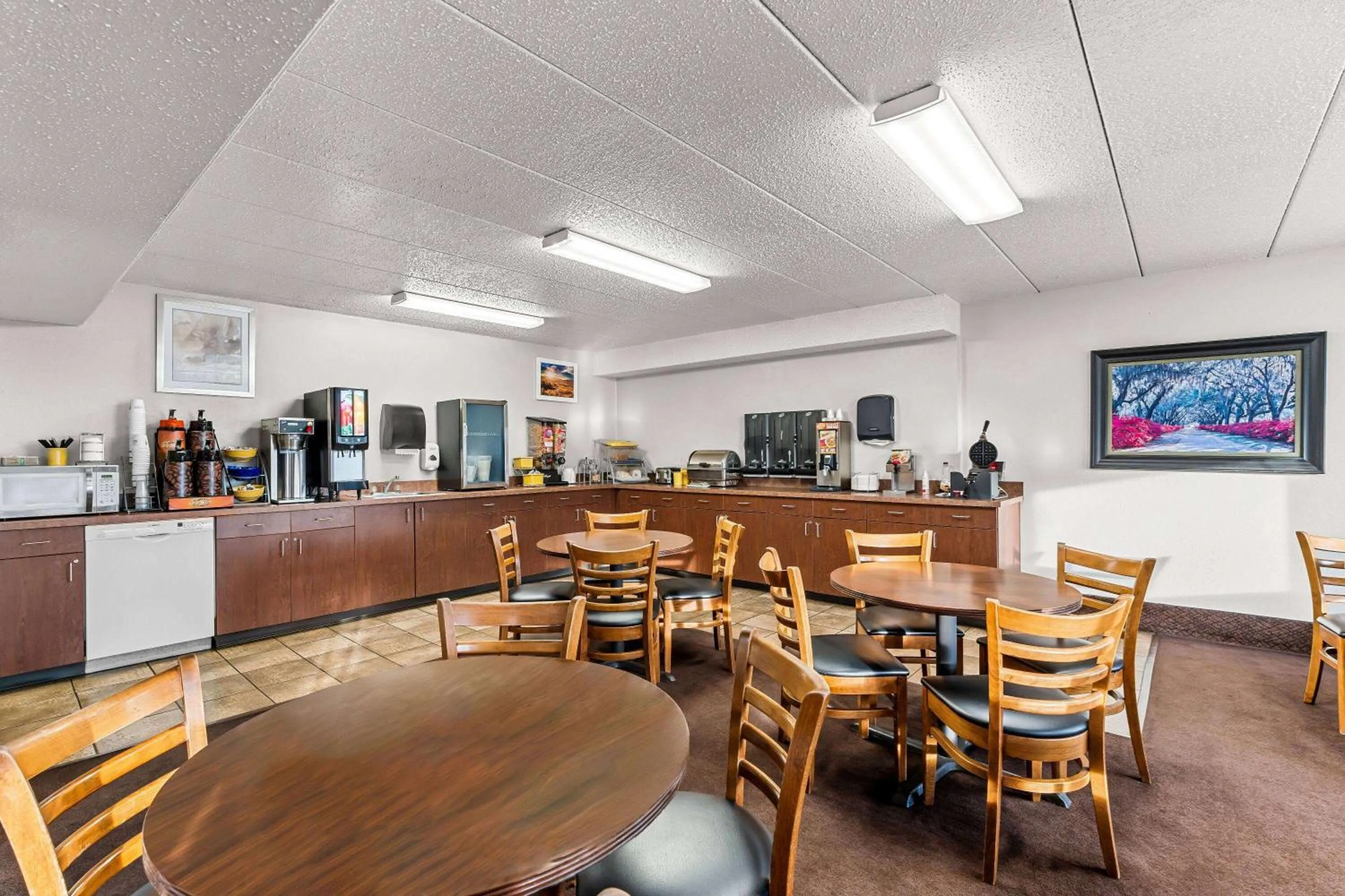 Restaurant/places to eat in Days Inn by Wyndham Sioux Falls