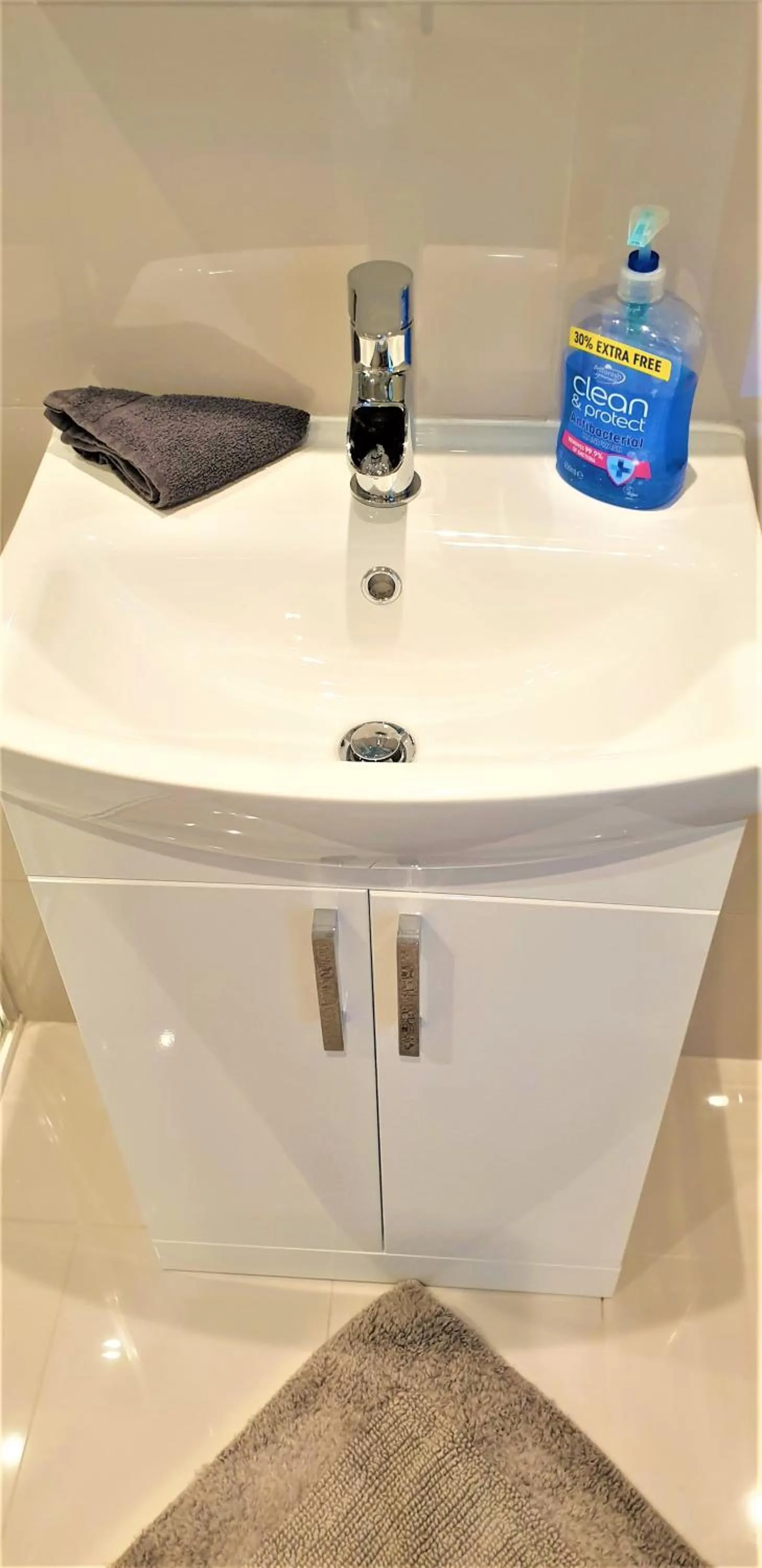 Bathroom in Town Centre Studio Flat!