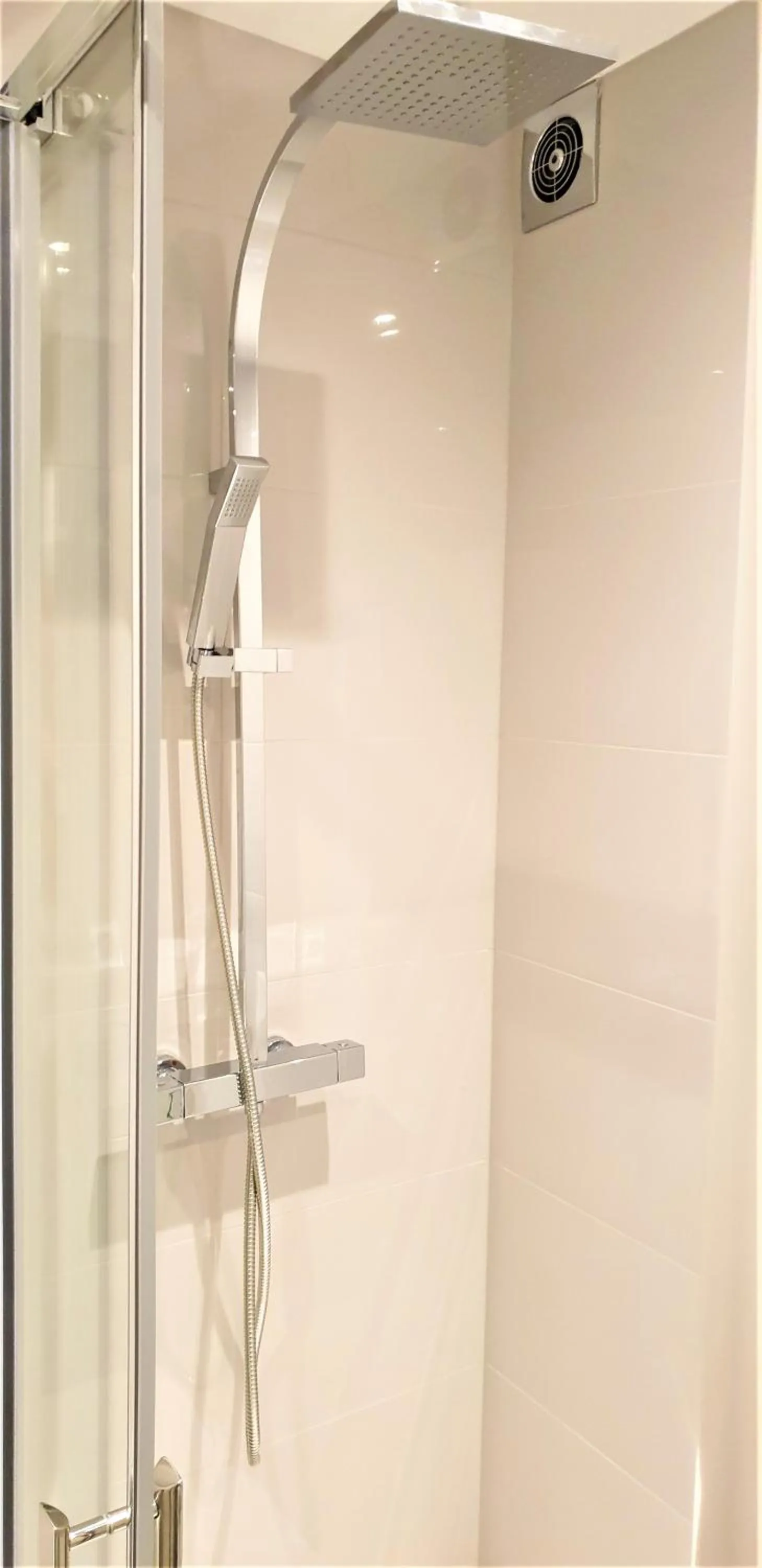 Bathroom in Town Centre Studio Flat!